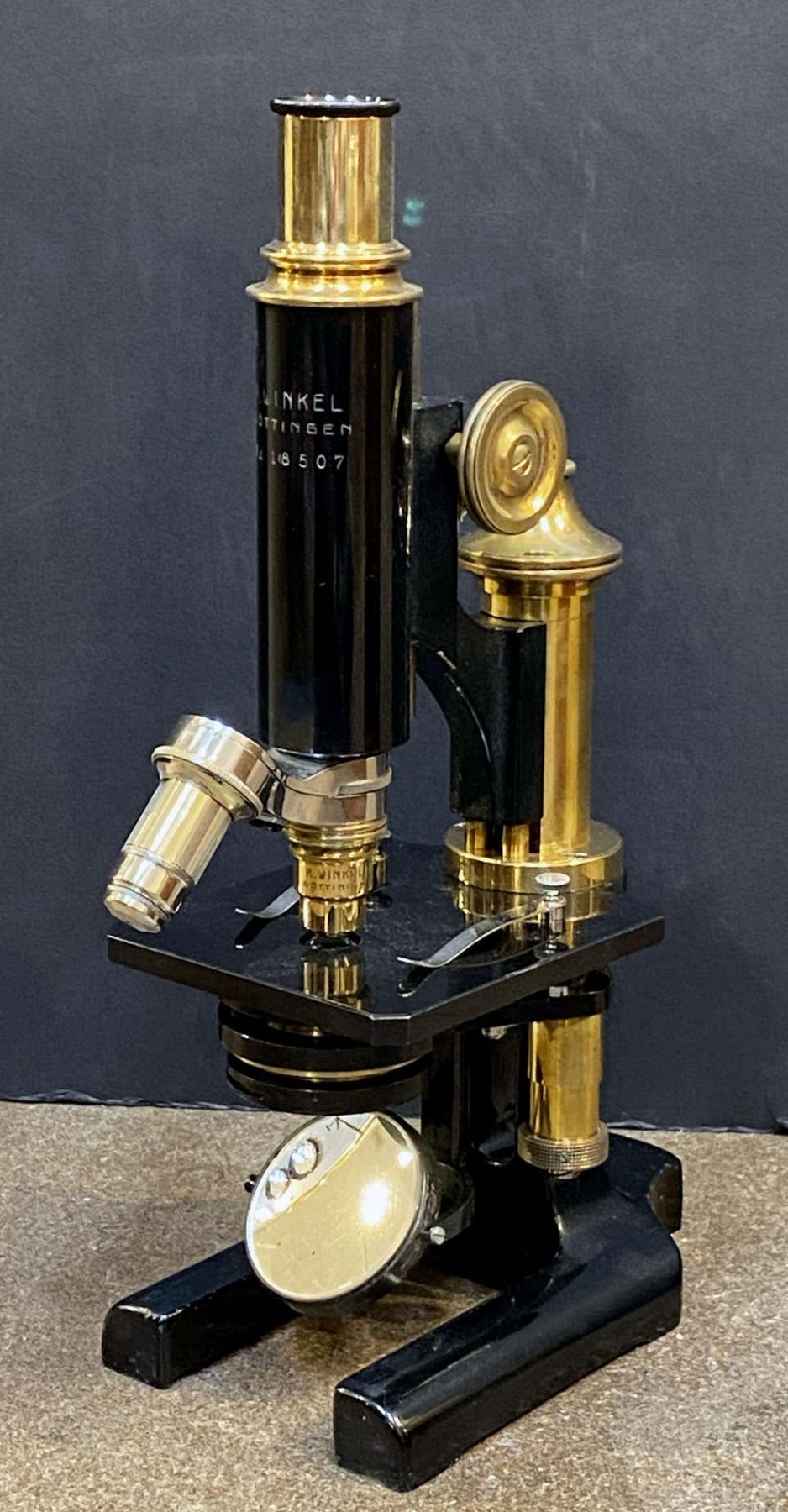 bb040_microscope_with_box_90__master
