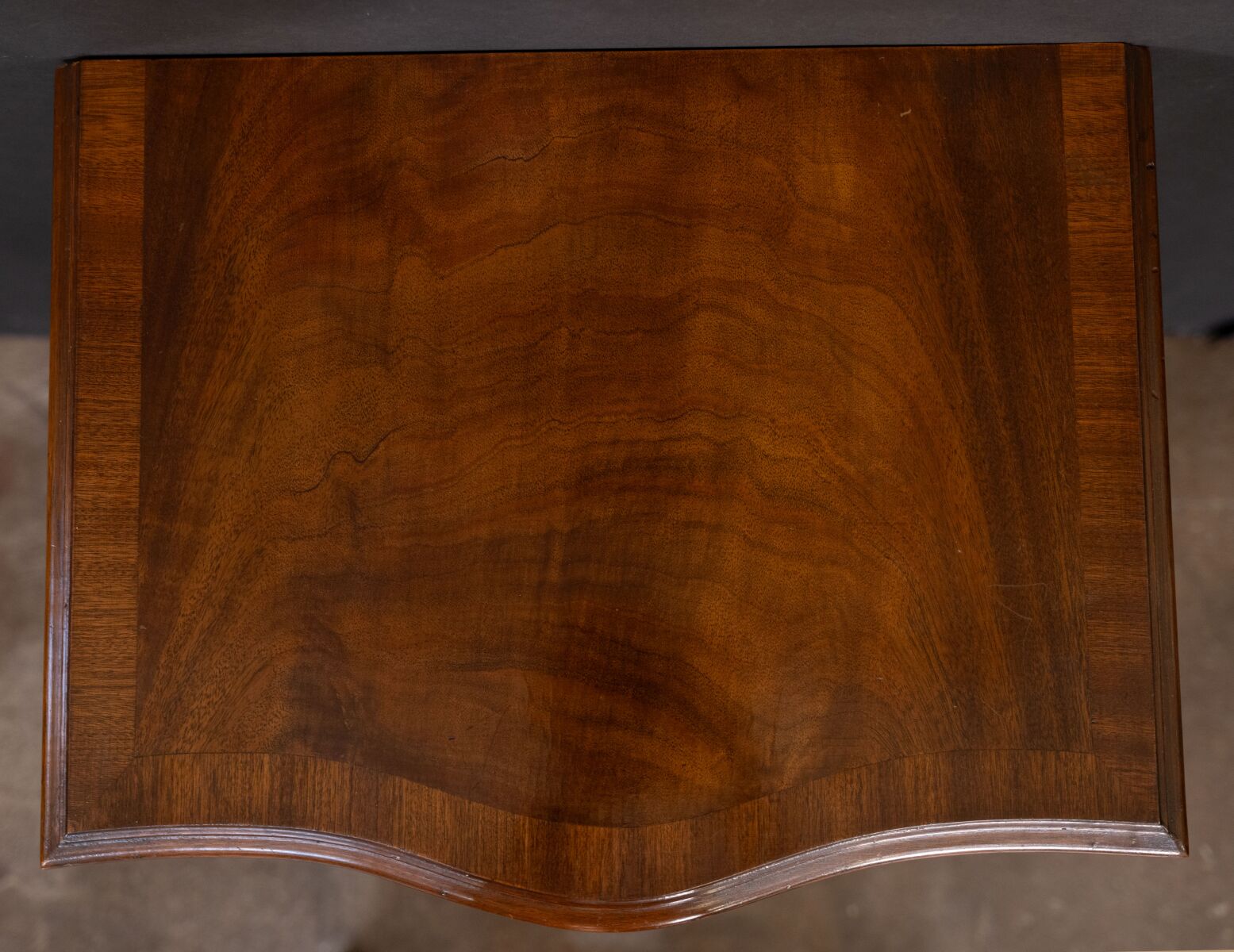 bb519_small_bowed_chest_24