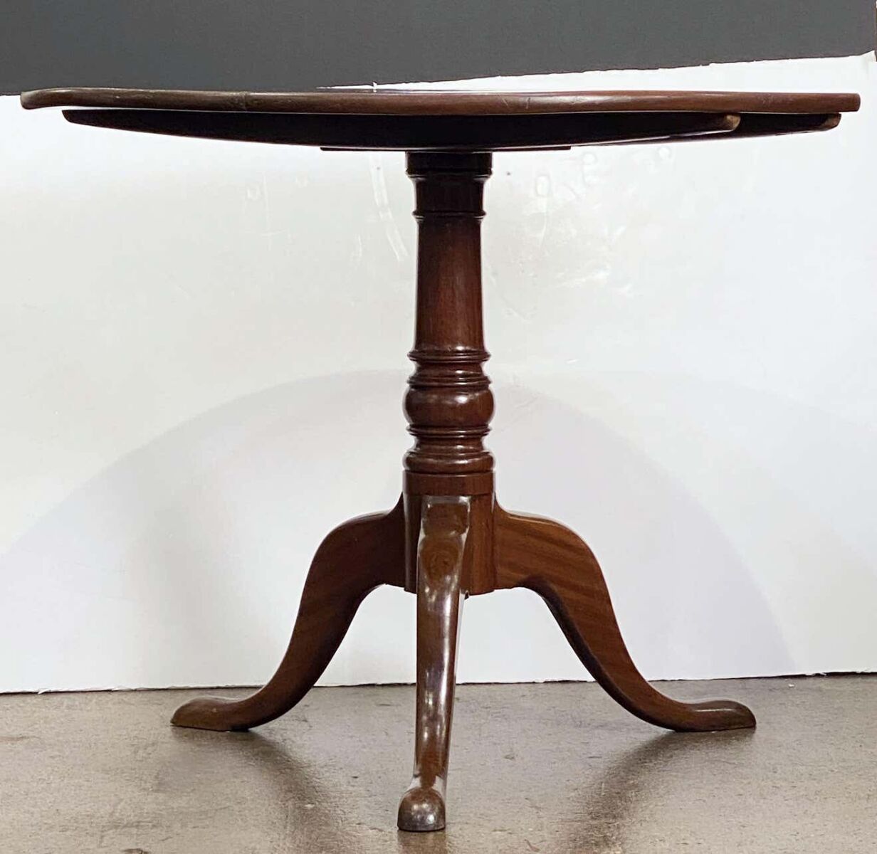 cc084_tilt_top_table_34__master