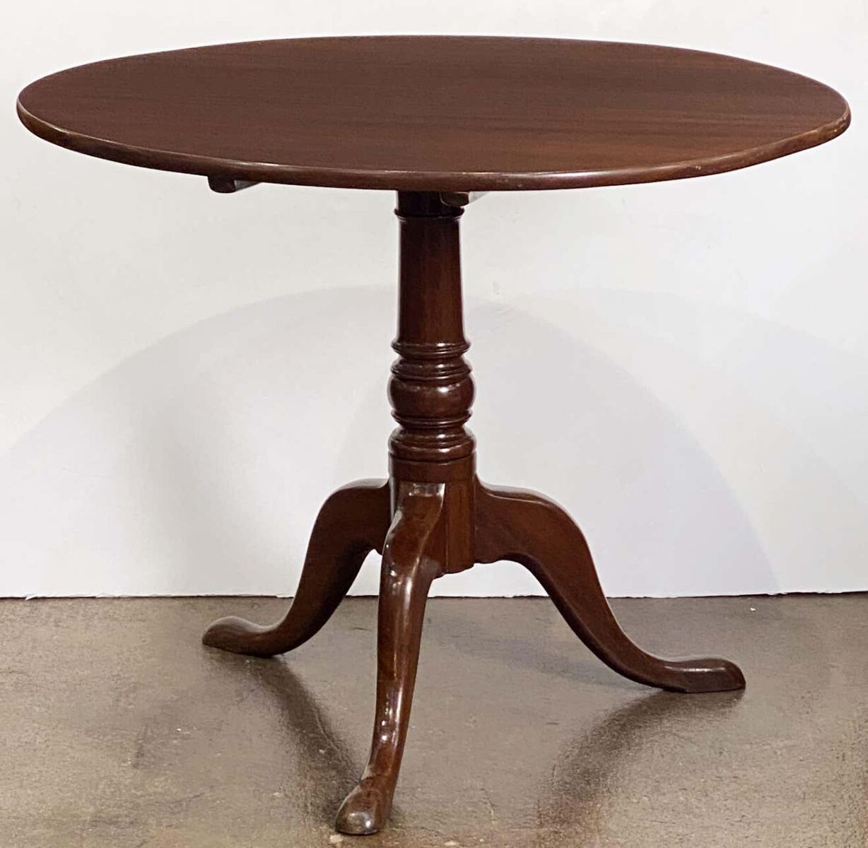 cc084_tilt_top_table_4__master