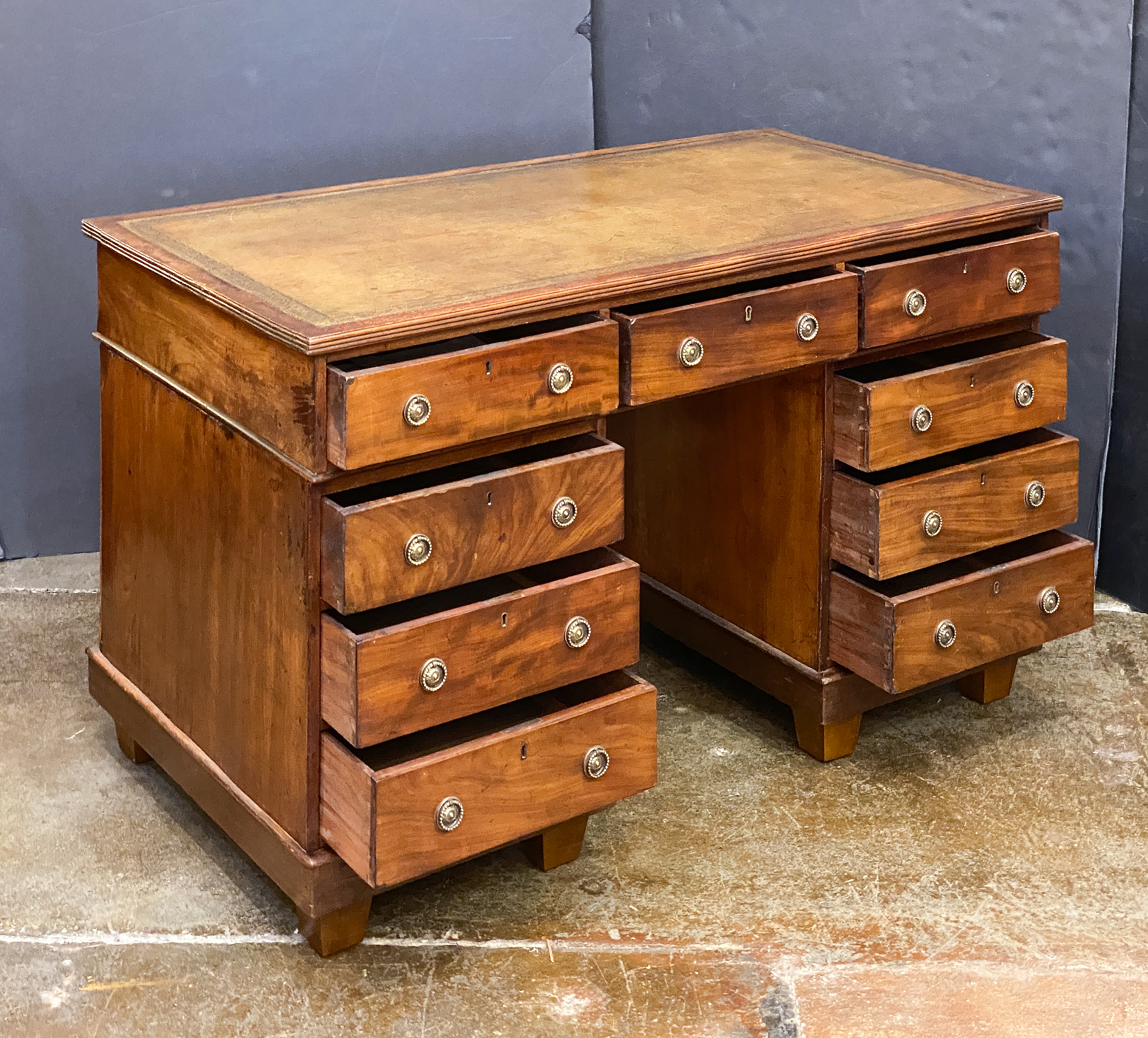 cc120_english_mahogany_double_pedestal_desk_15