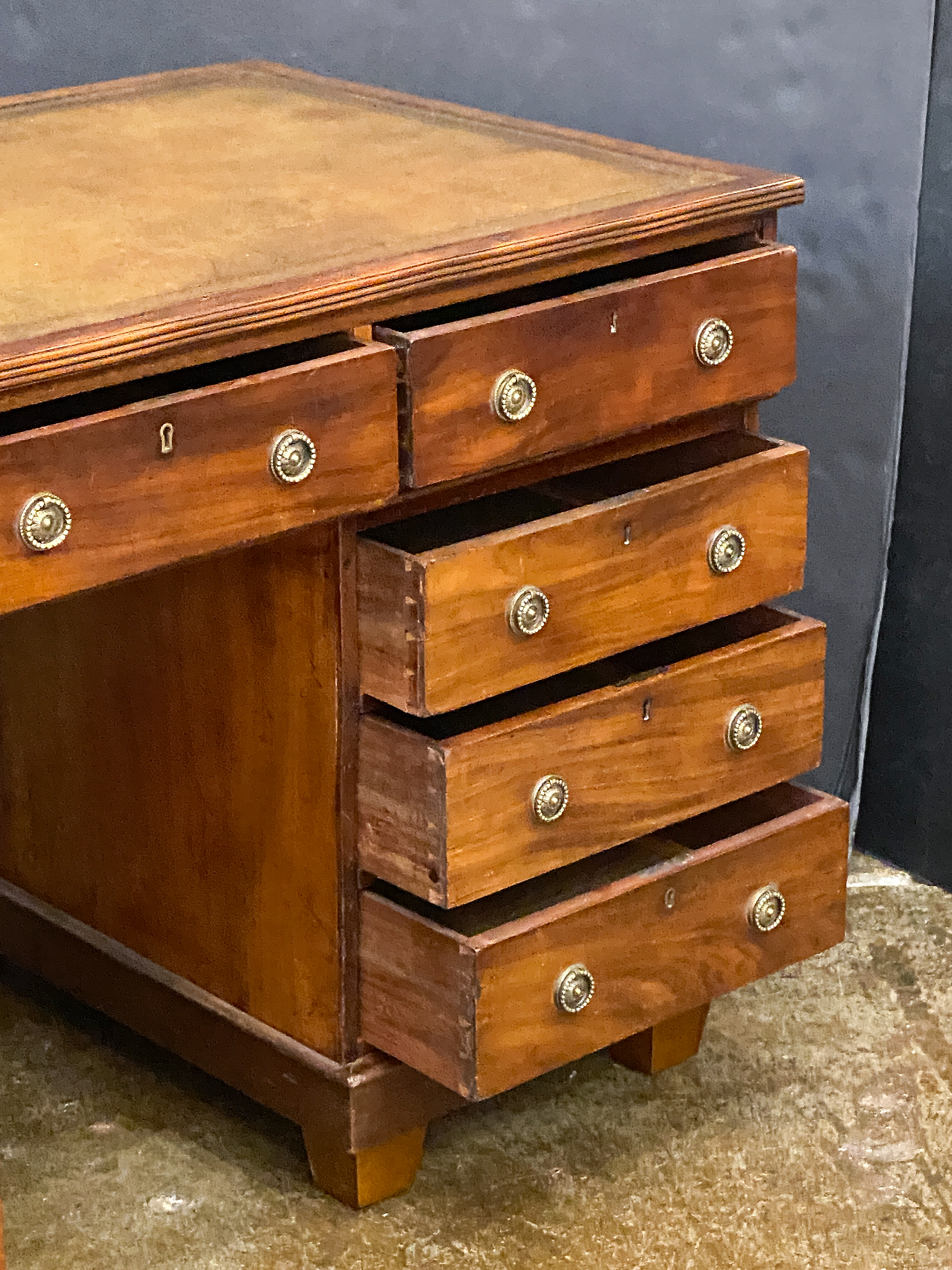 cc120_english_mahogany_double_pedestal_desk_19