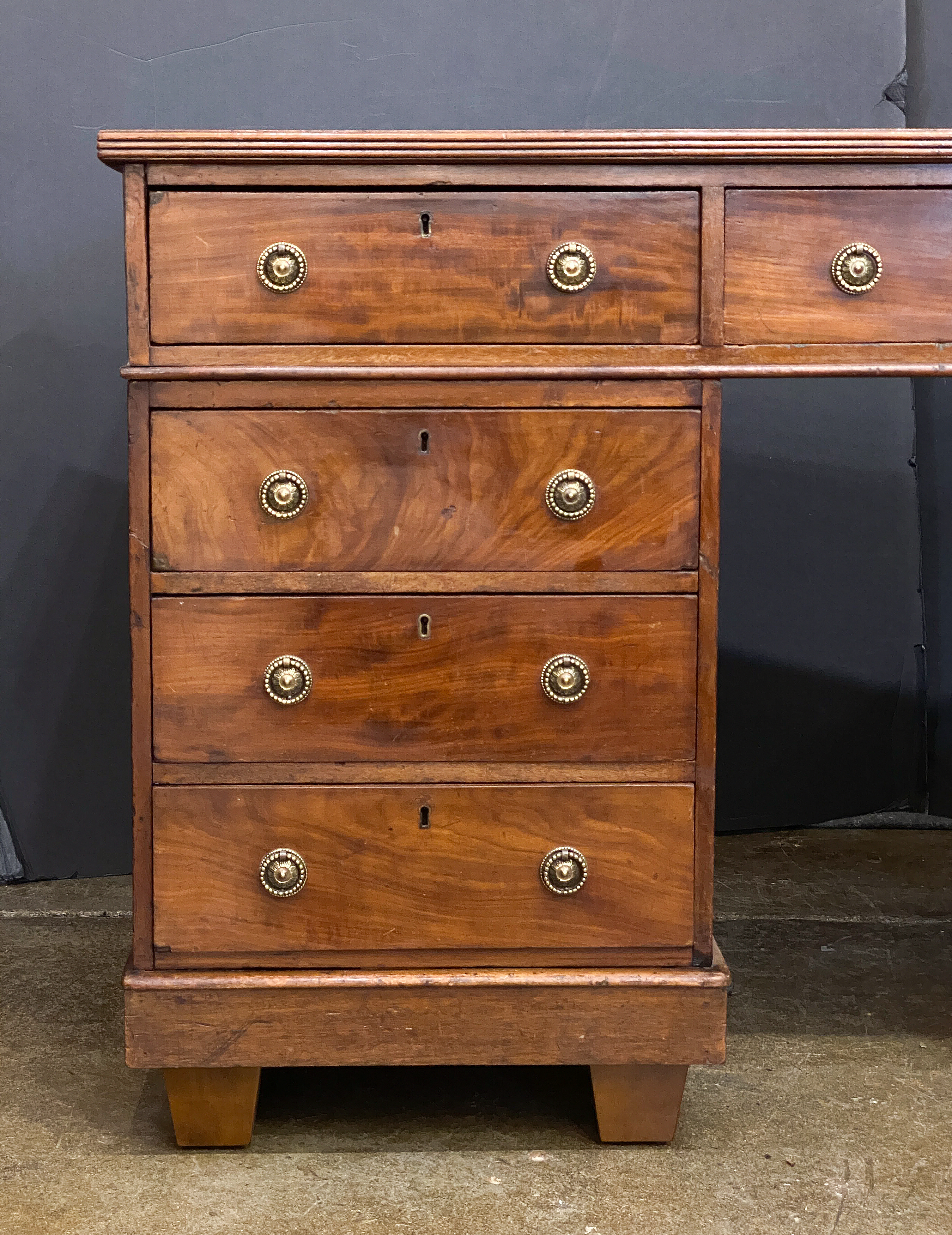 cc120_english_mahogany_double_pedestal_desk_31