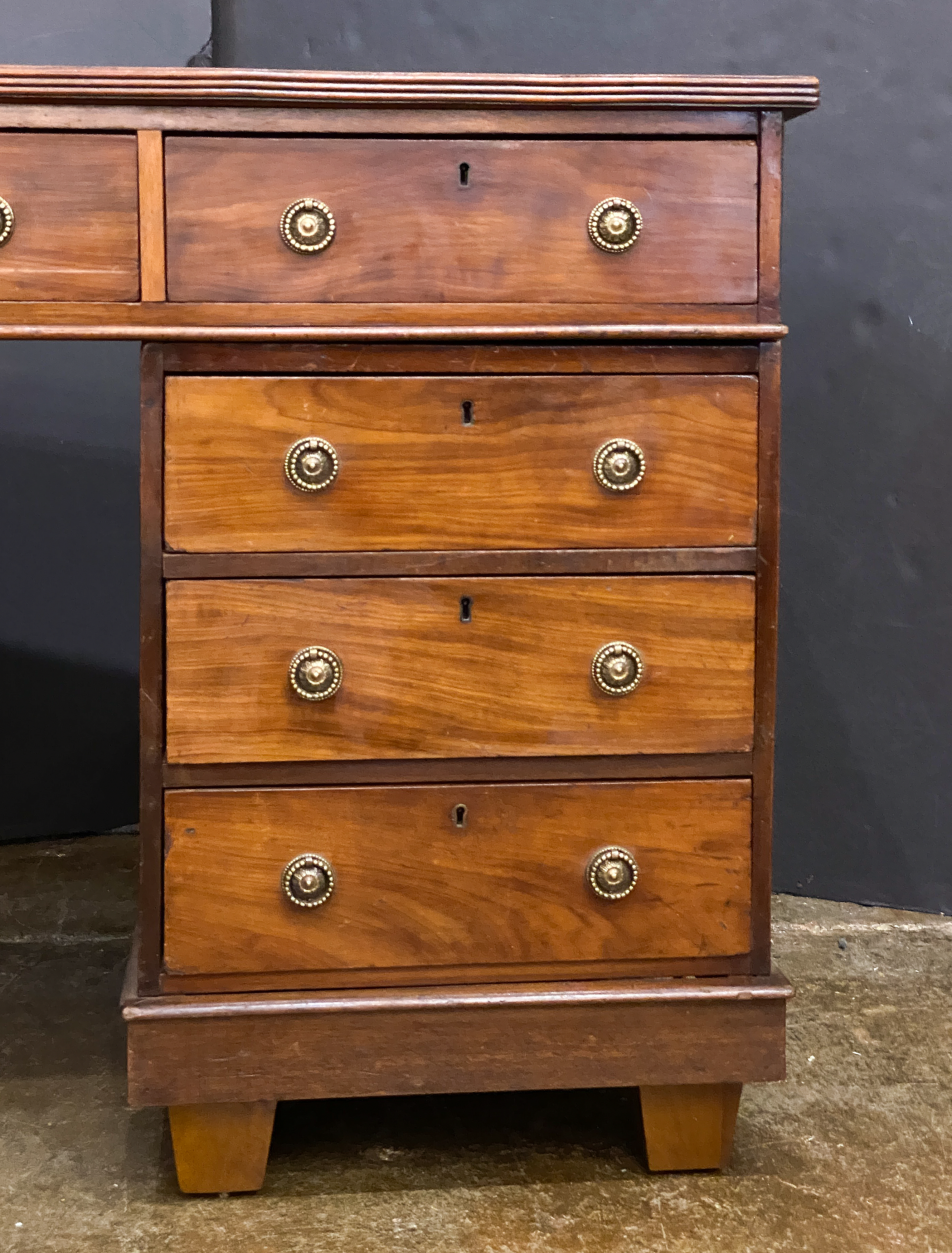 cc120_english_mahogany_double_pedestal_desk_32