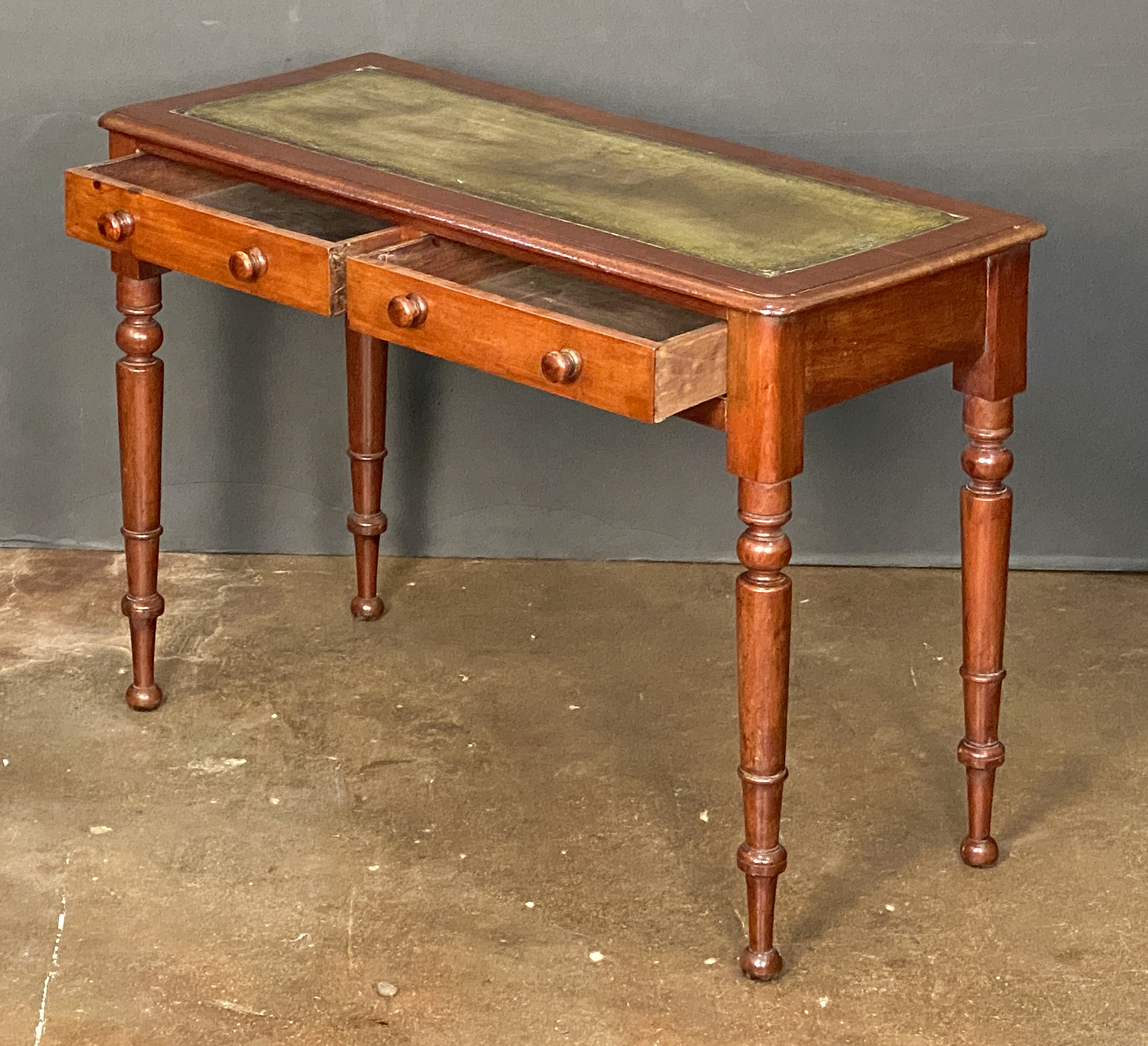 cc191_english_writing_desk_29_1284804869