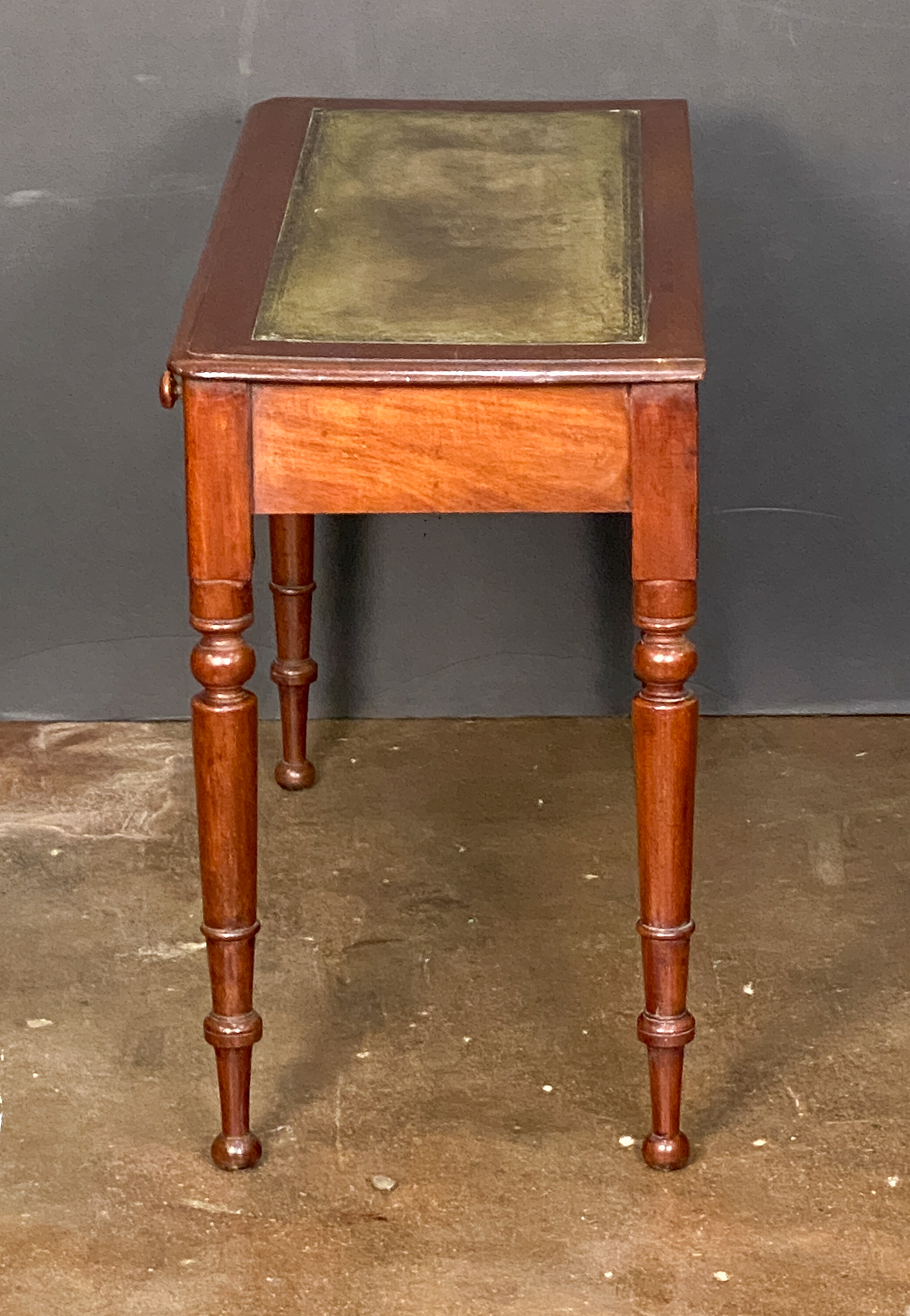 cc191_english_writing_desk_38_1727697869