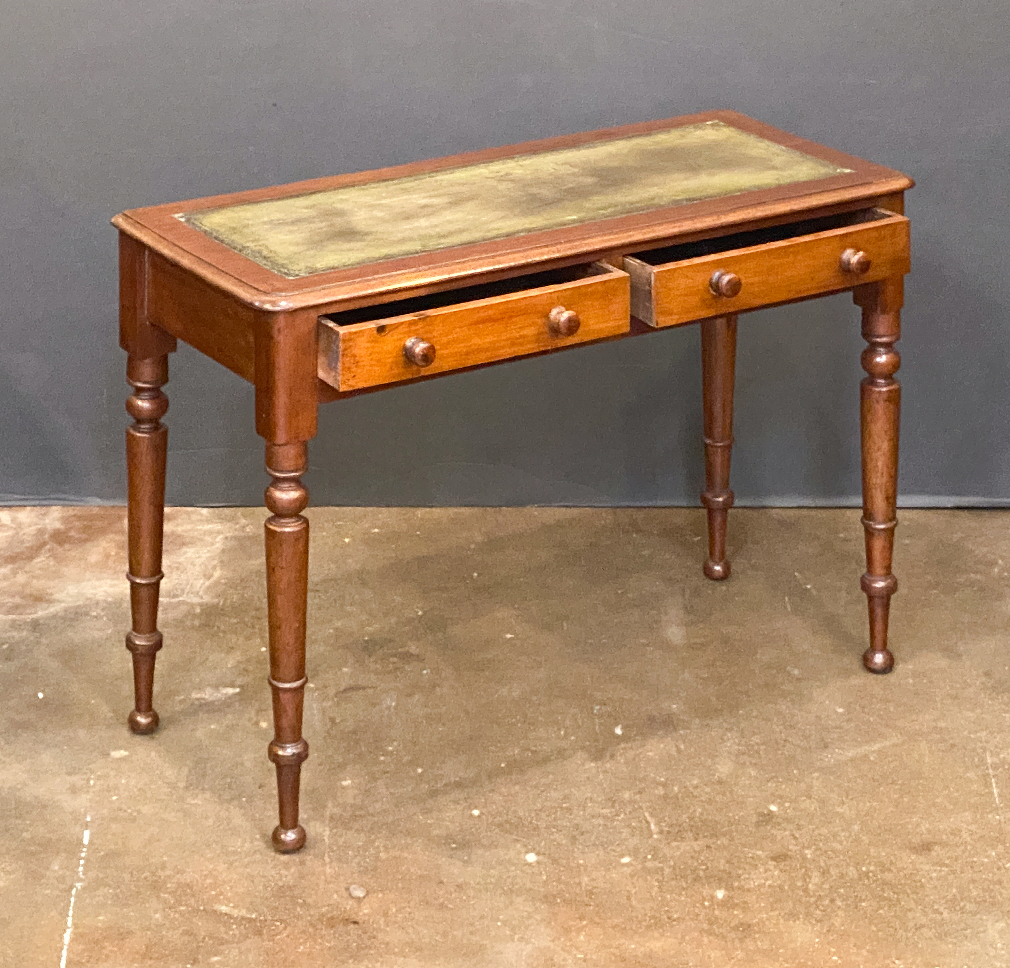 cc191_english_writing_desk_8_766448678