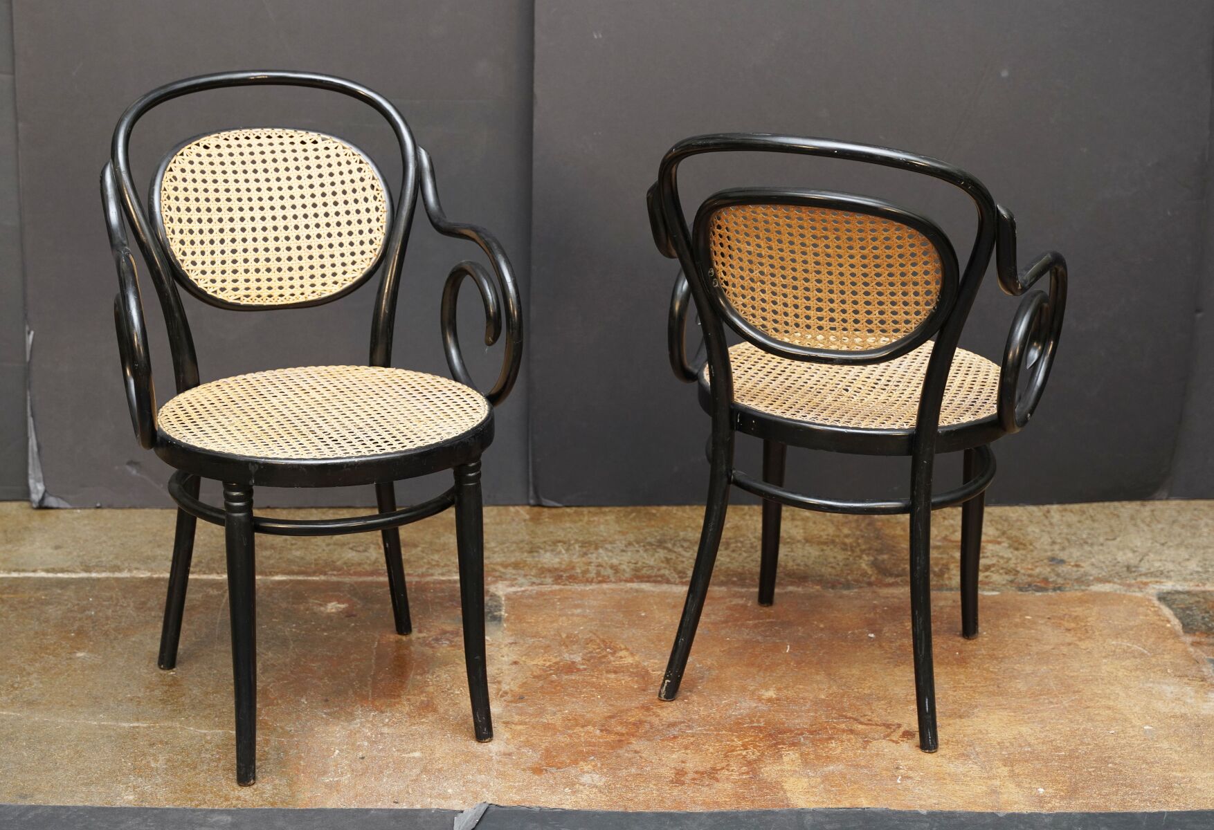 cc714_bentwood_blackchairs_7