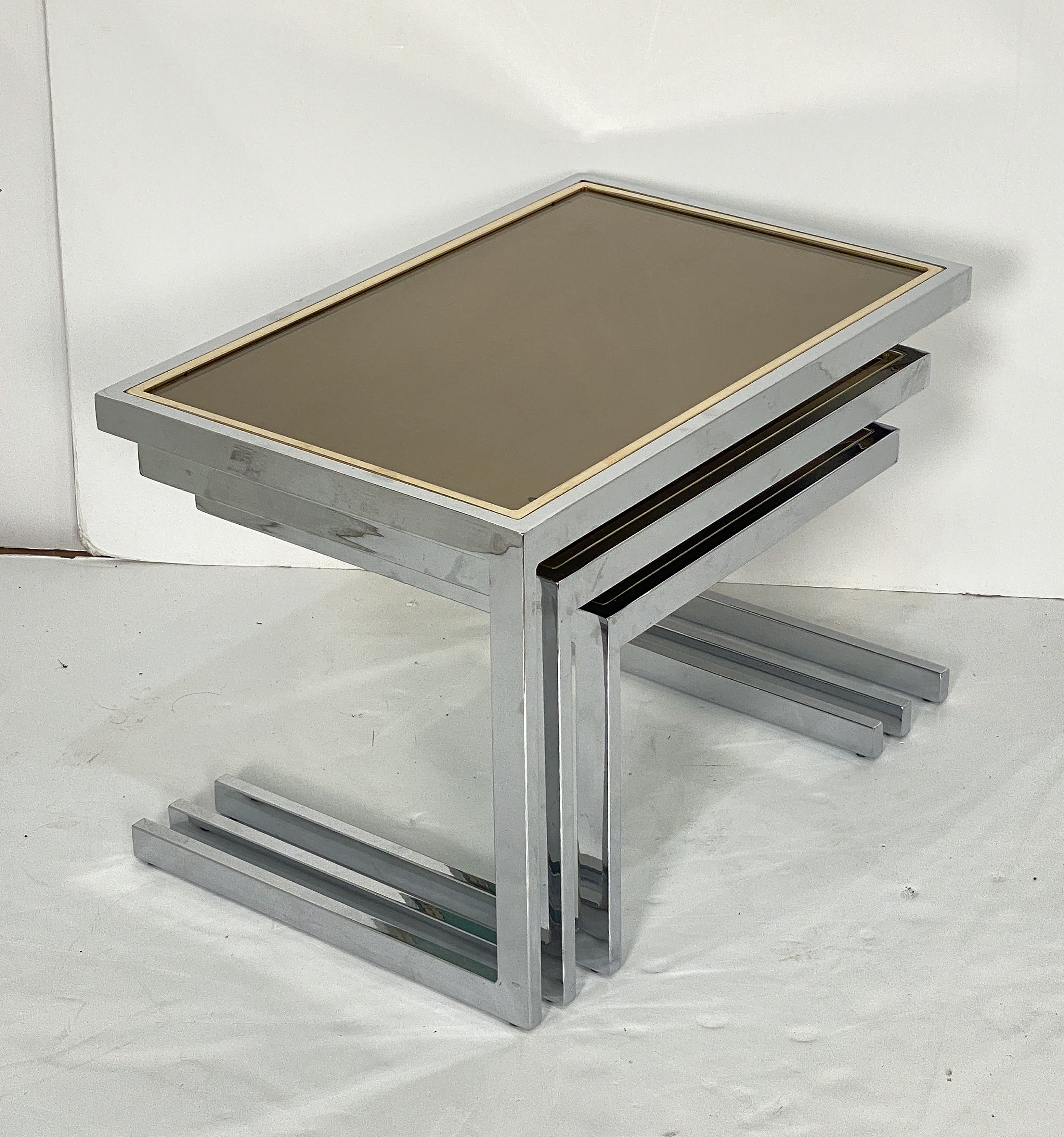 dd133_set_of_3_nest_tables_10