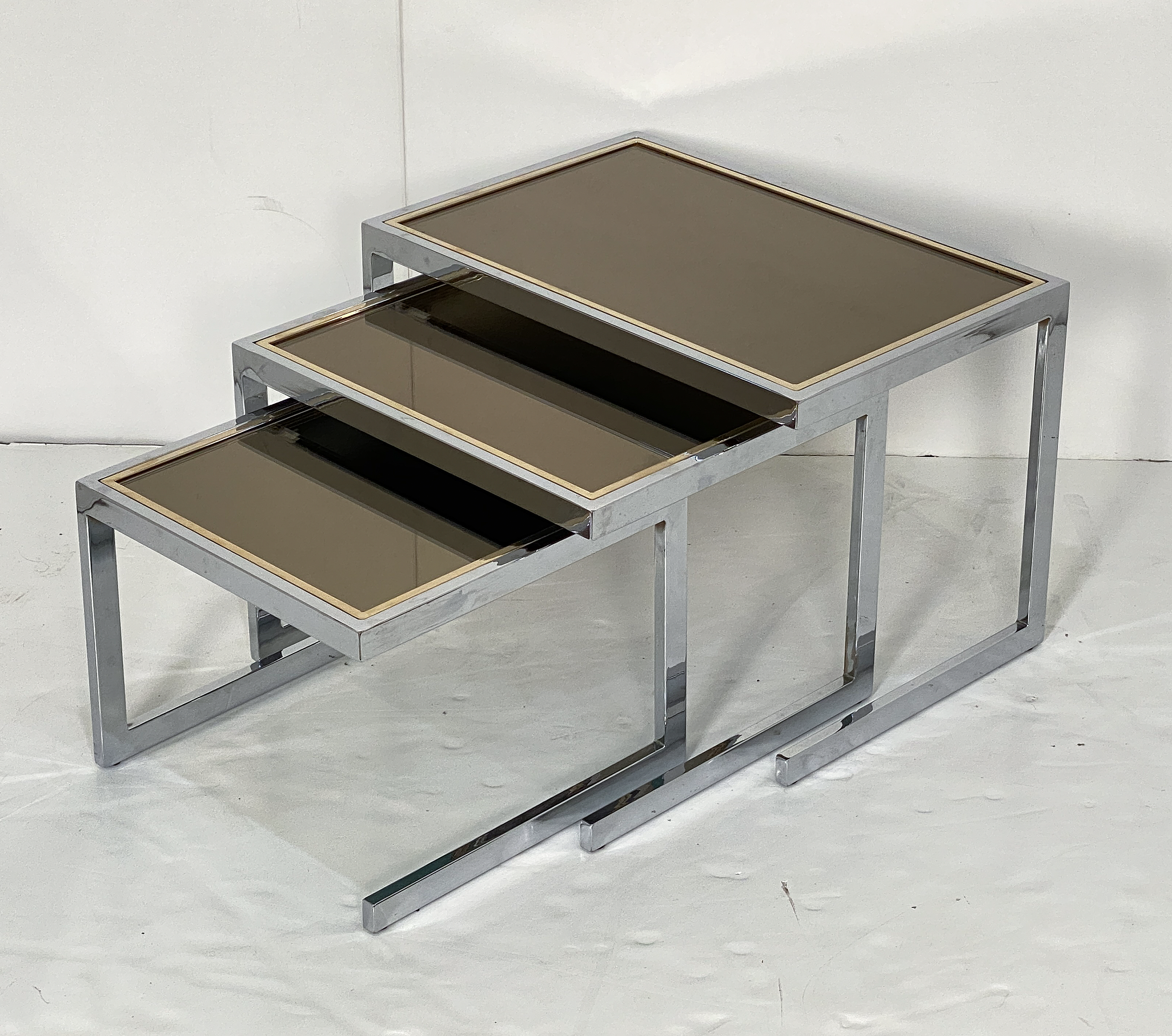 dd133_set_of_3_nest_tables_14