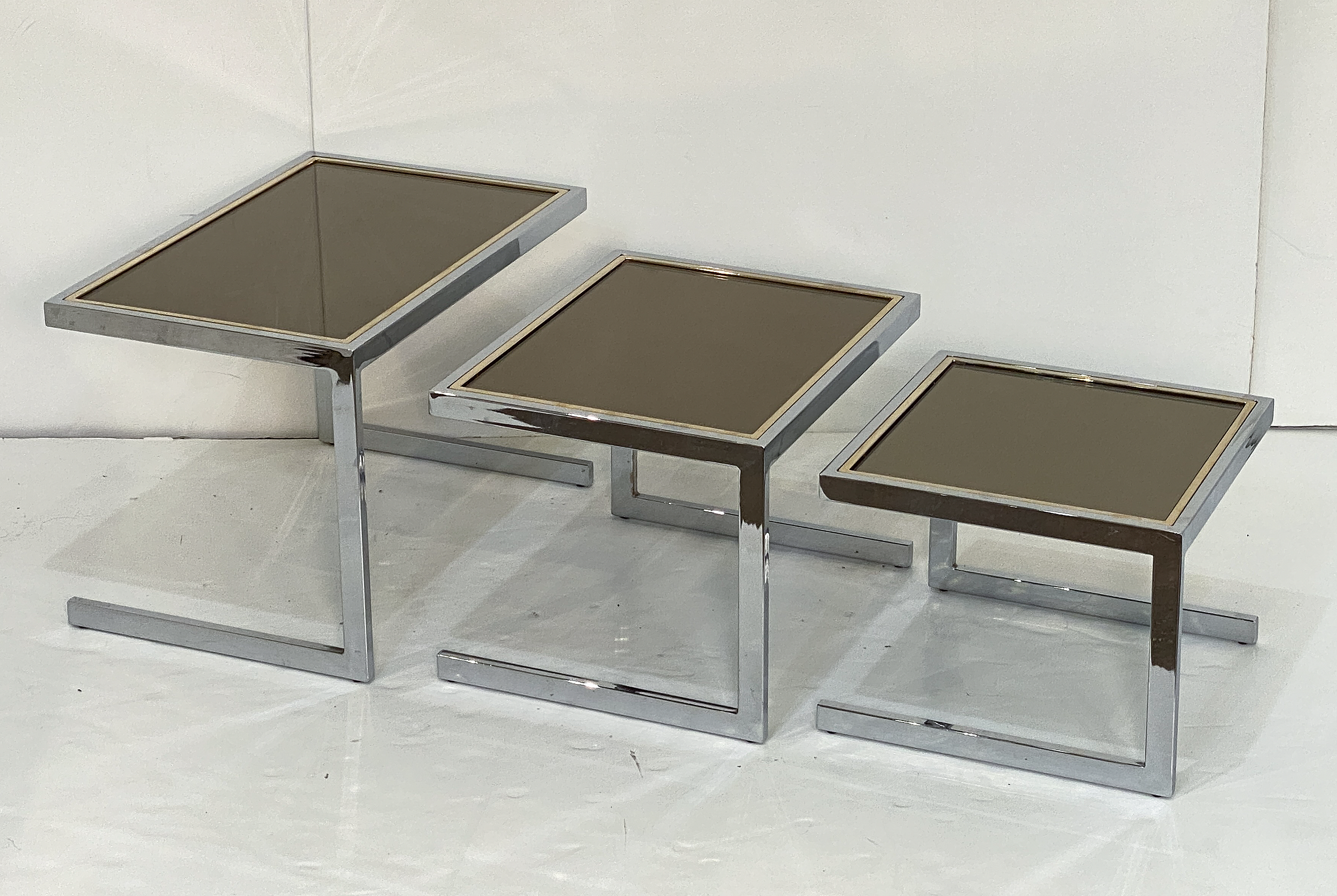 dd133_set_of_3_nest_tables_38