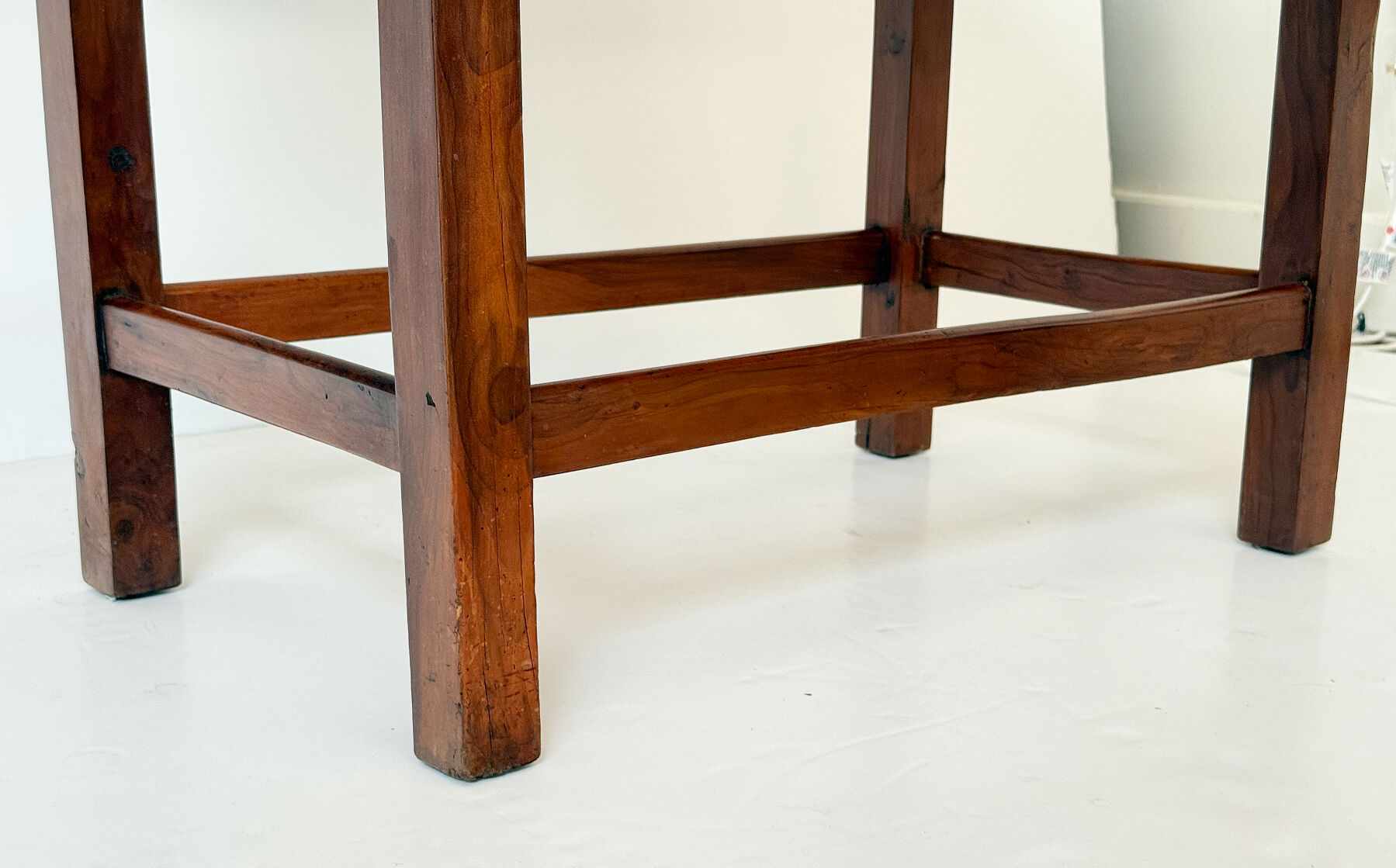 dd199_french_cherry_table_11