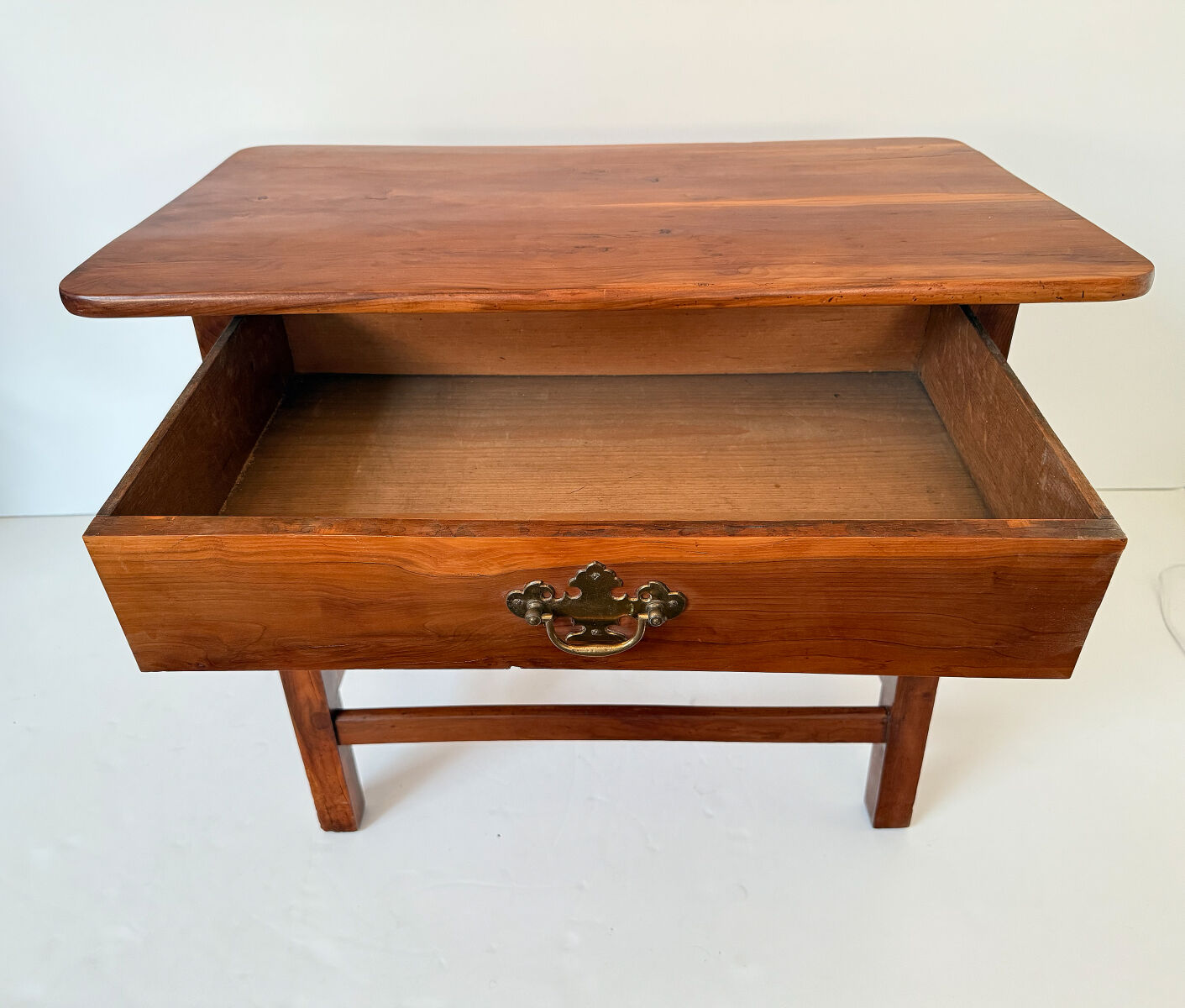 dd199_french_cherry_table_13