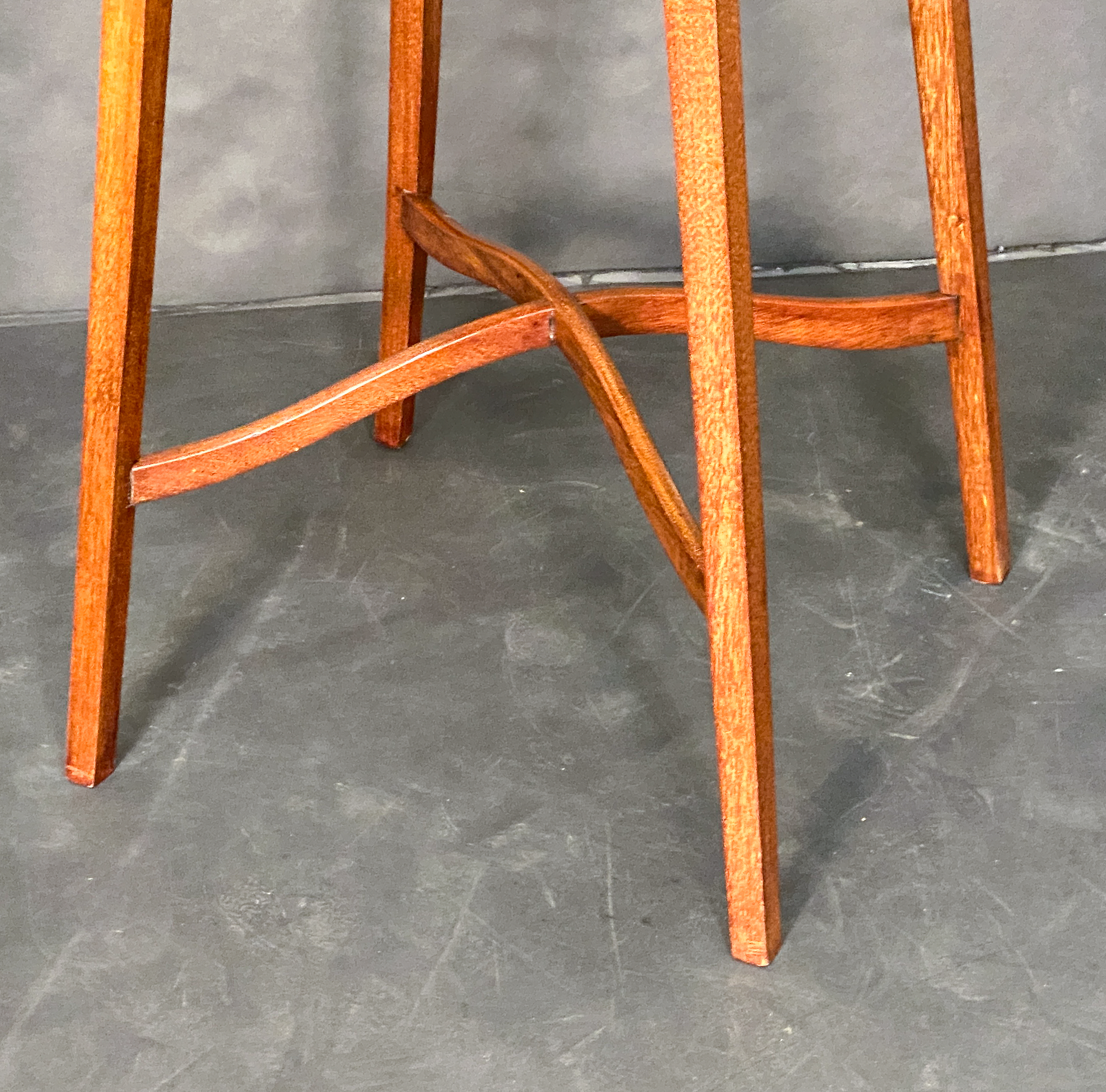 dd281_octagonal_mahogany_side_table_26