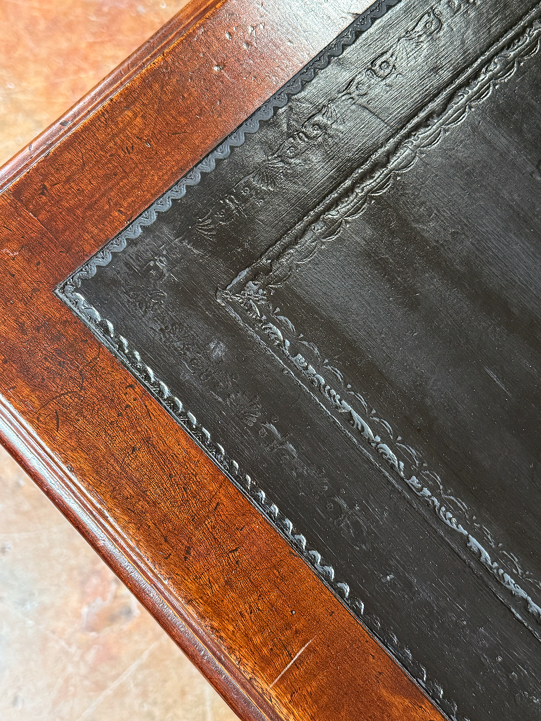 dd320_english_double_pedestal_desk_06