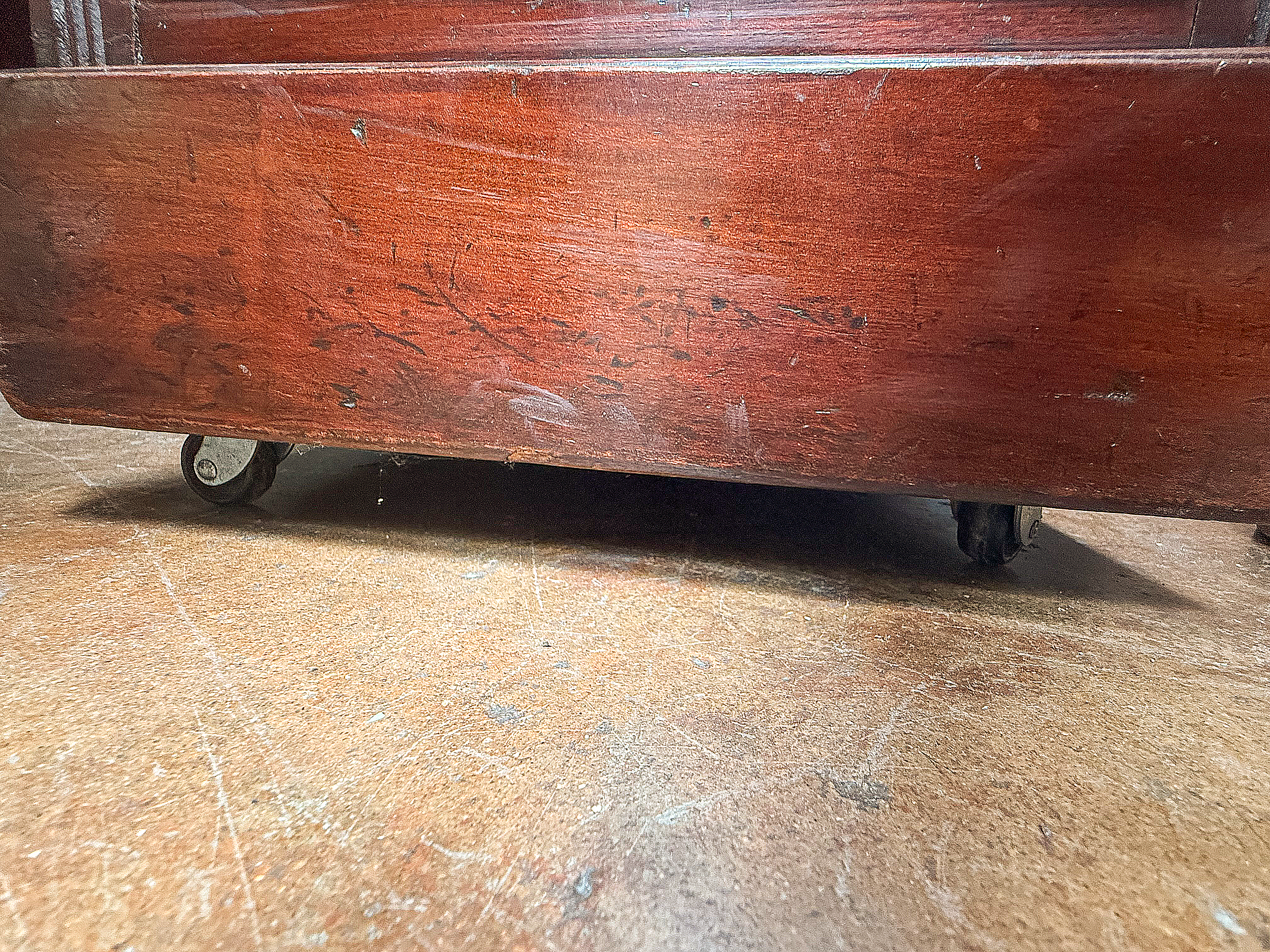 dd320_english_double_pedestal_desk_12