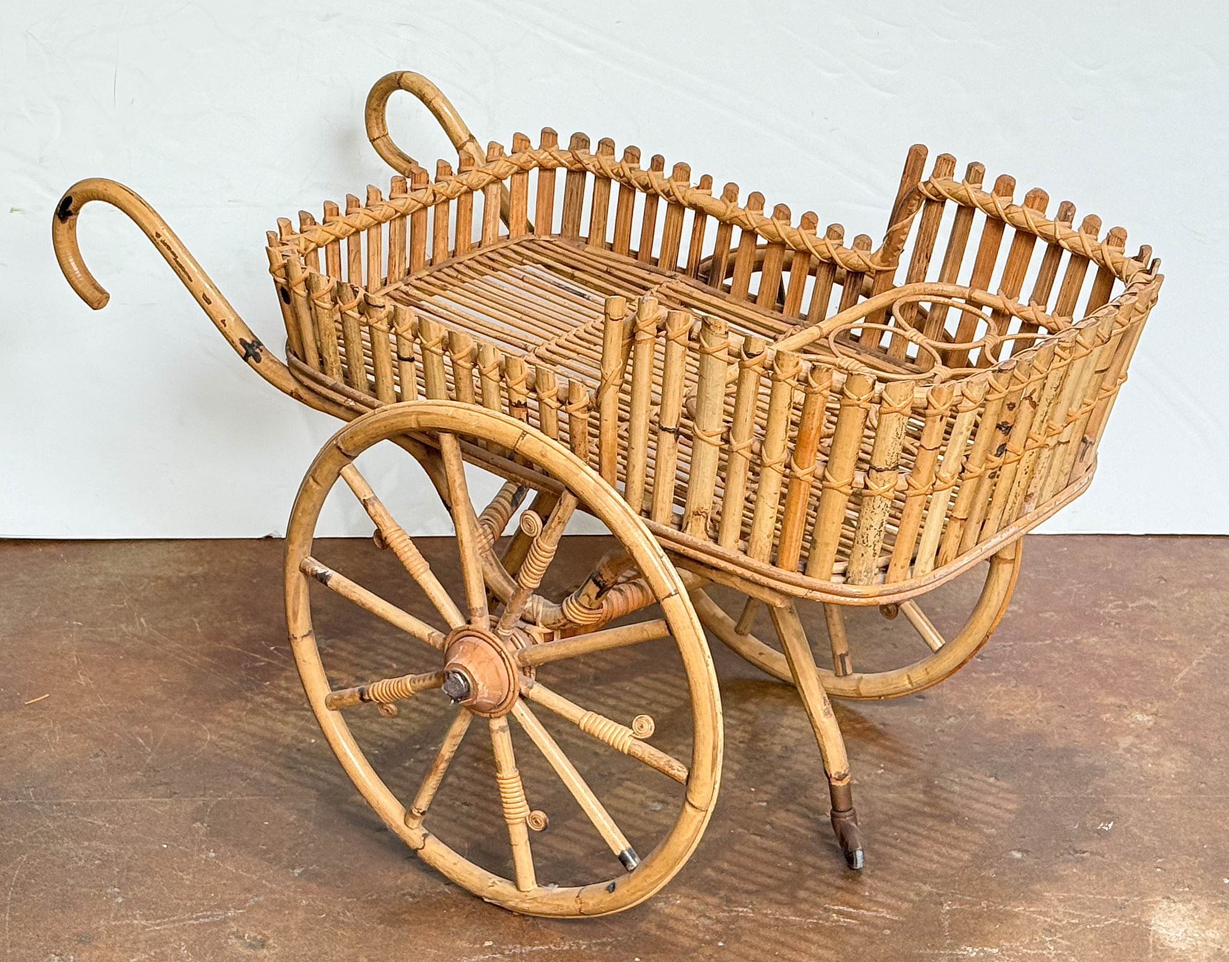 dd369_bamboo_2-wheel_cart_01_l_e_a_d