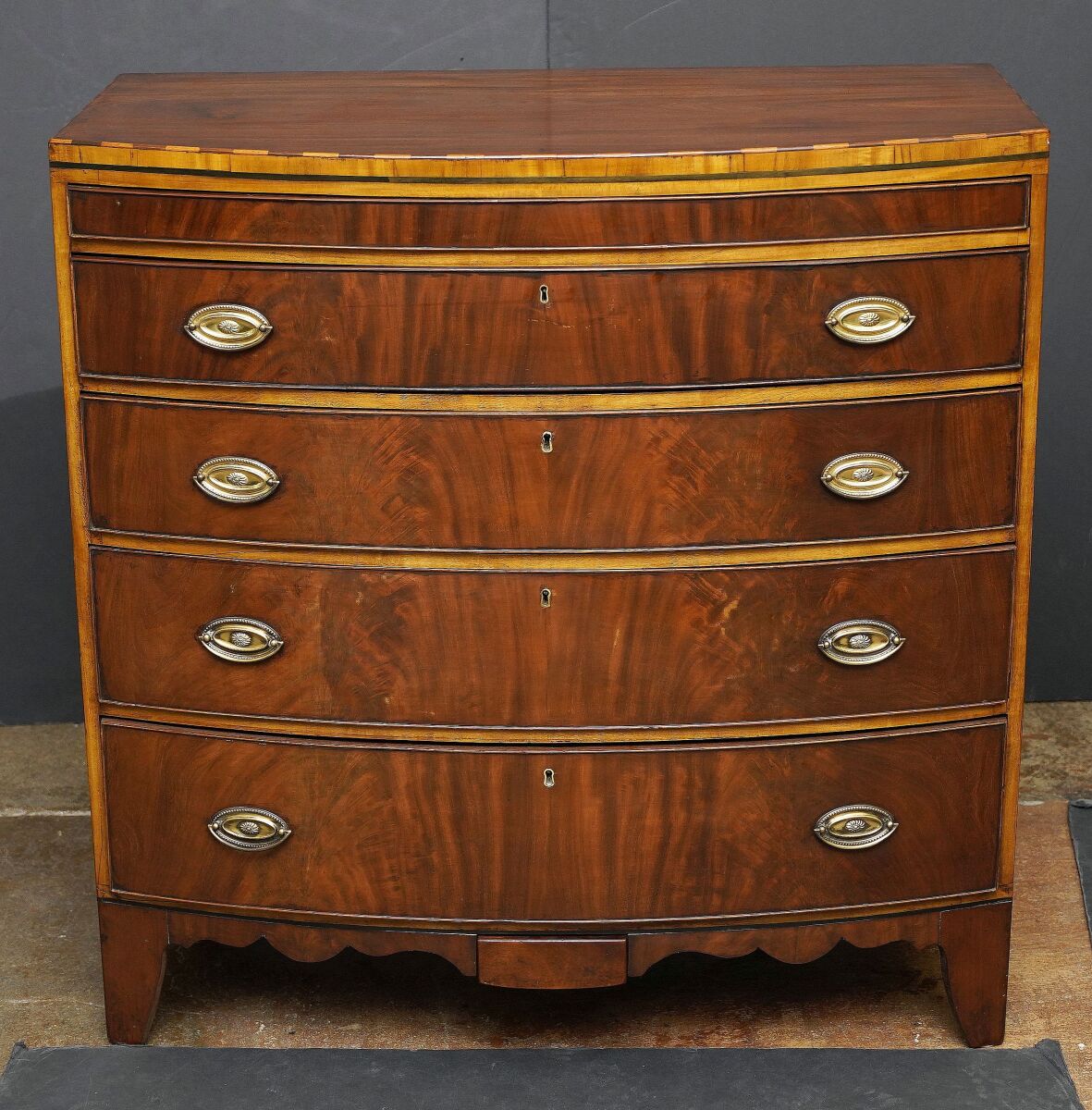 dd503_bow_front_chest_34_close