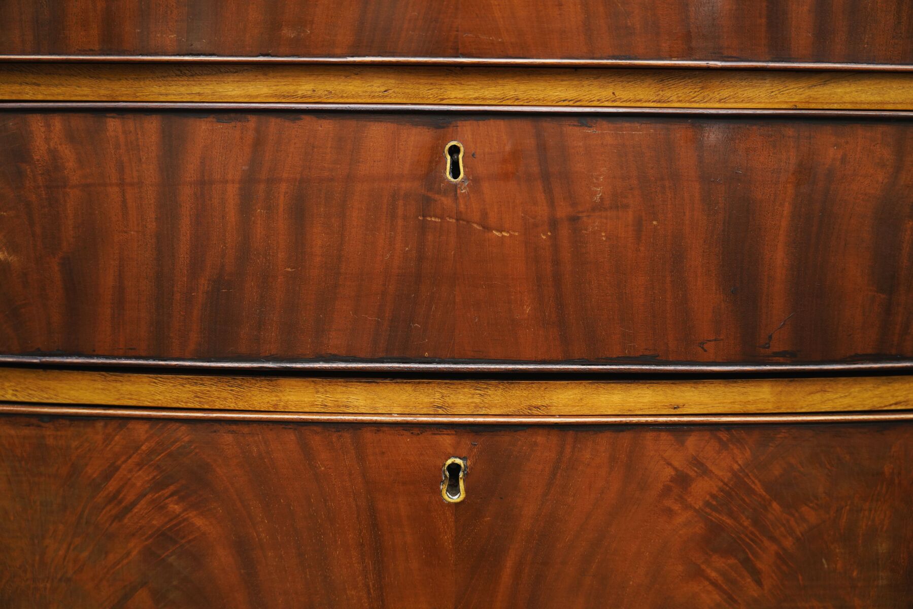 dd503_bow_front_chest_38