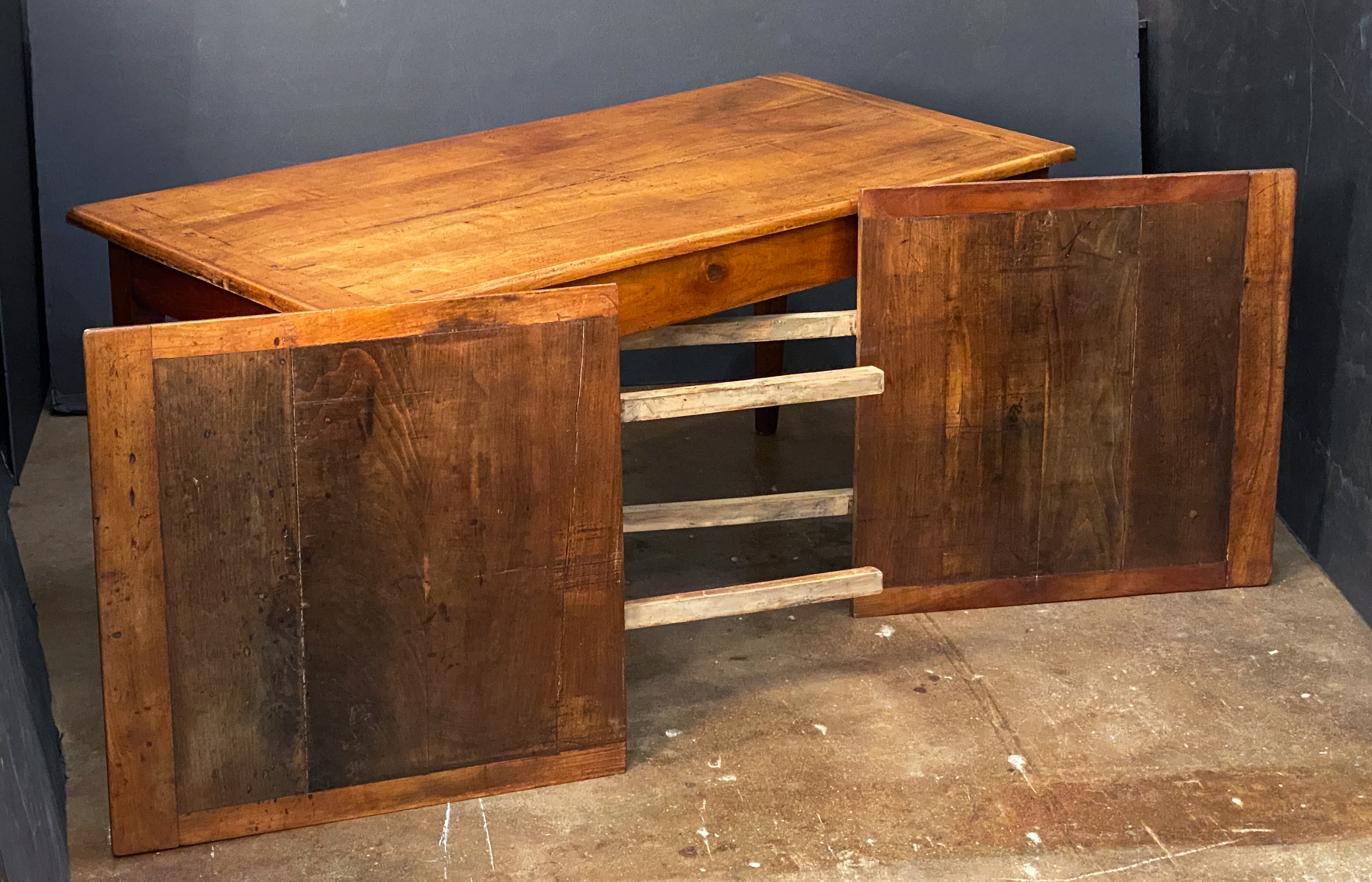 dd766_dinner_table_01