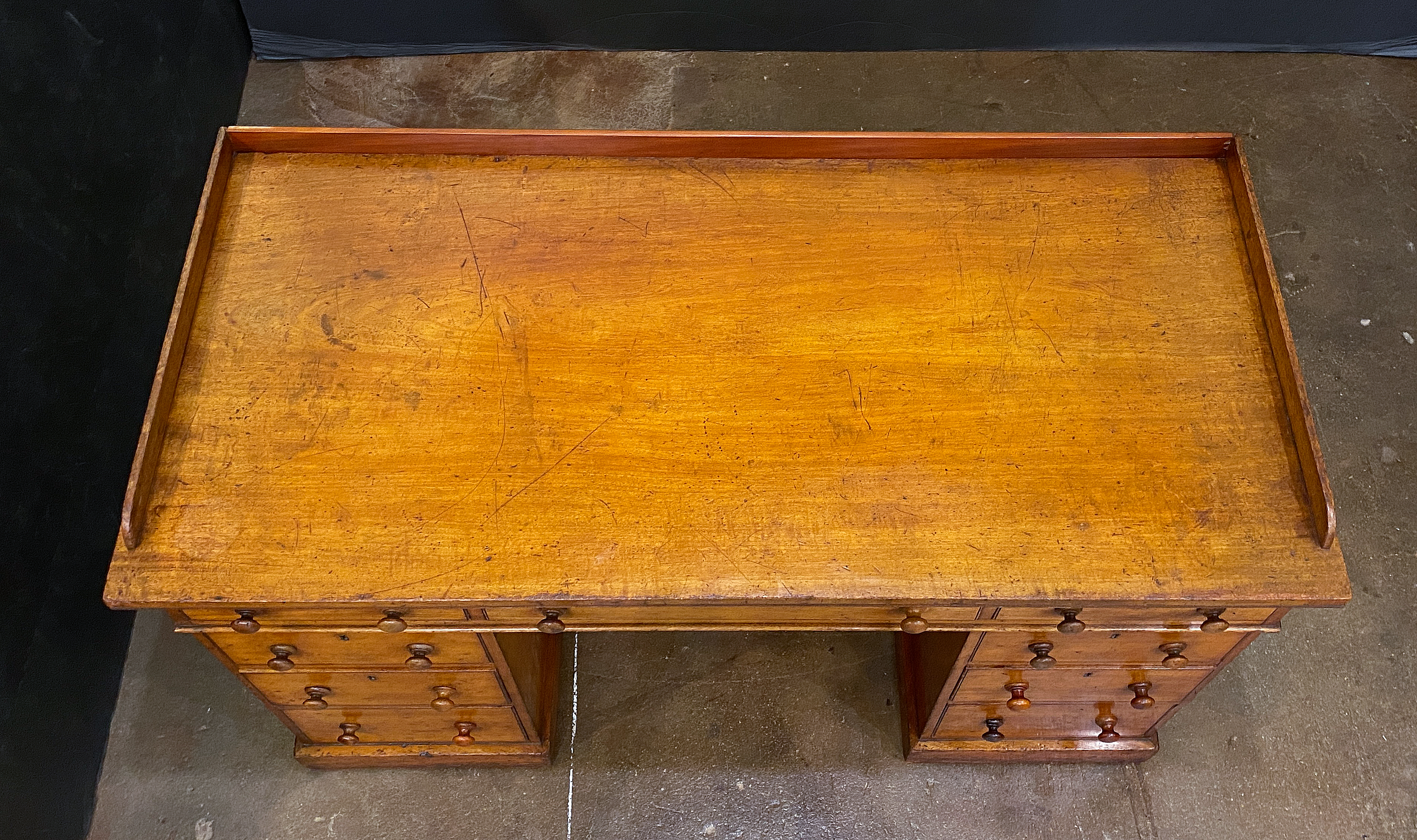 ee001_victorian_mahogany_kneehole_desk_66