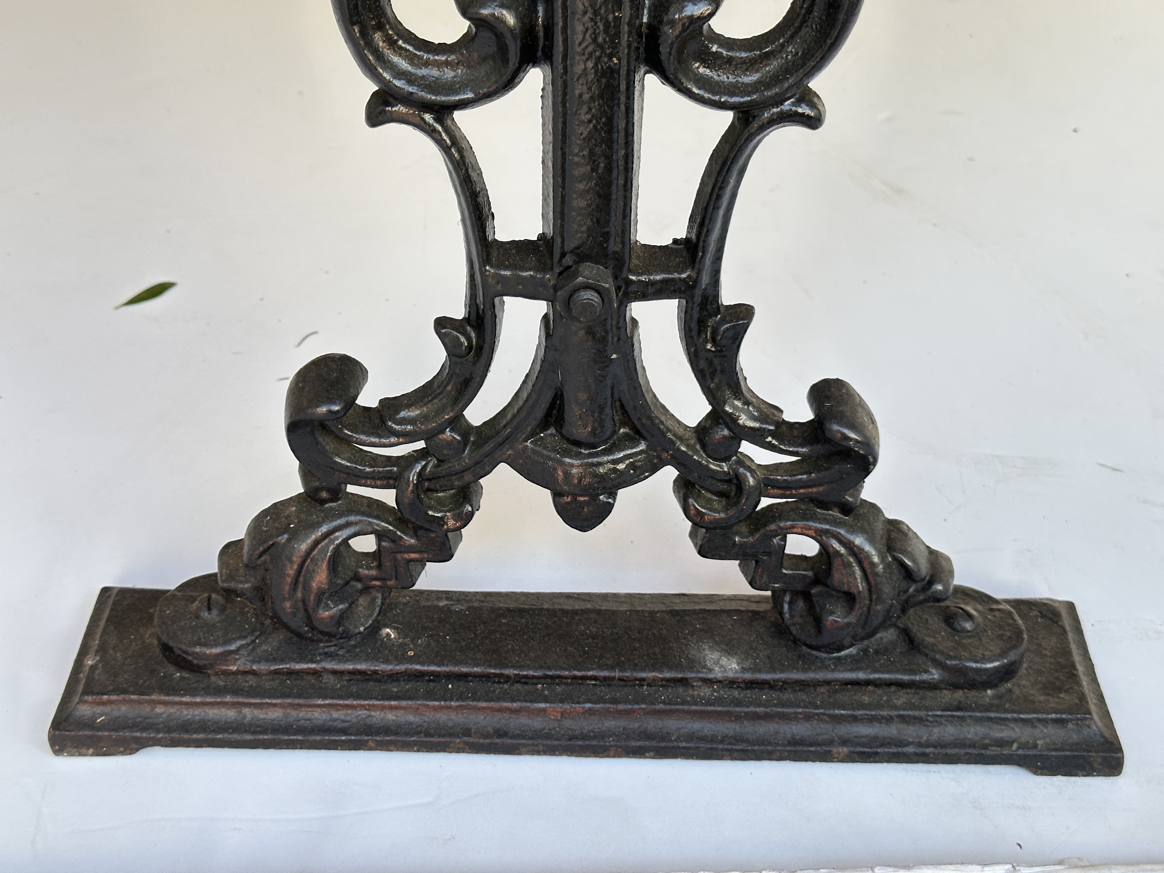 ee006_bar-pub_table_9
