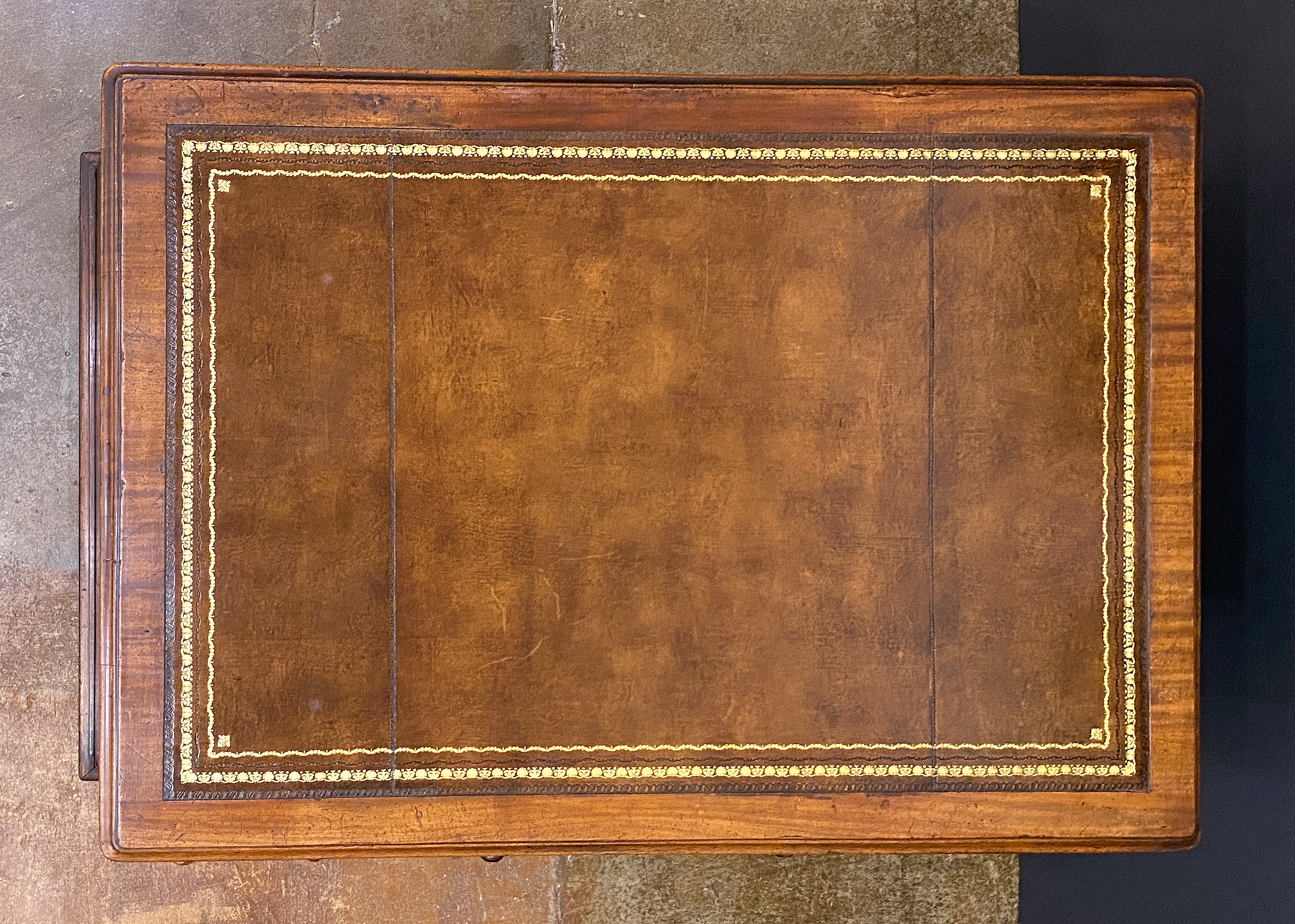 ee029_mahogany_desk_with_leather_top_79