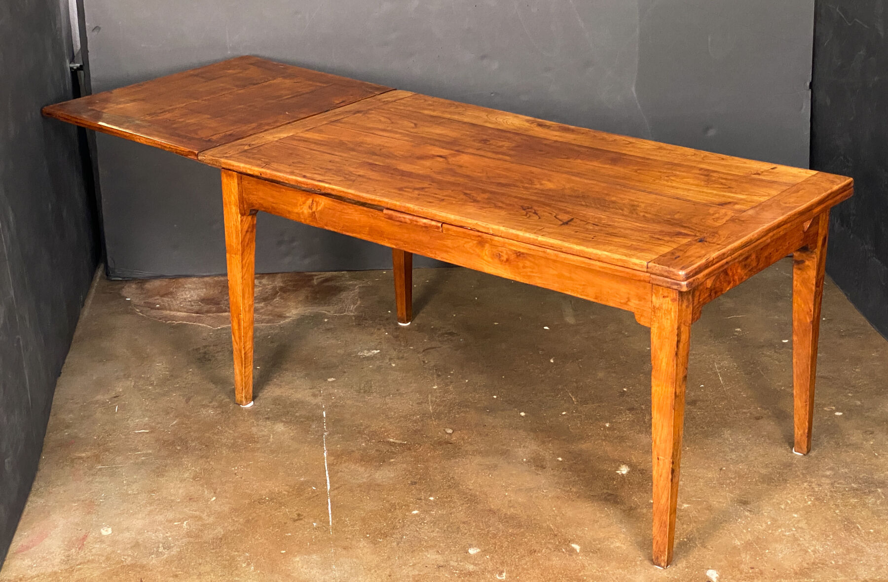 ee045_cherry_farm_table_10