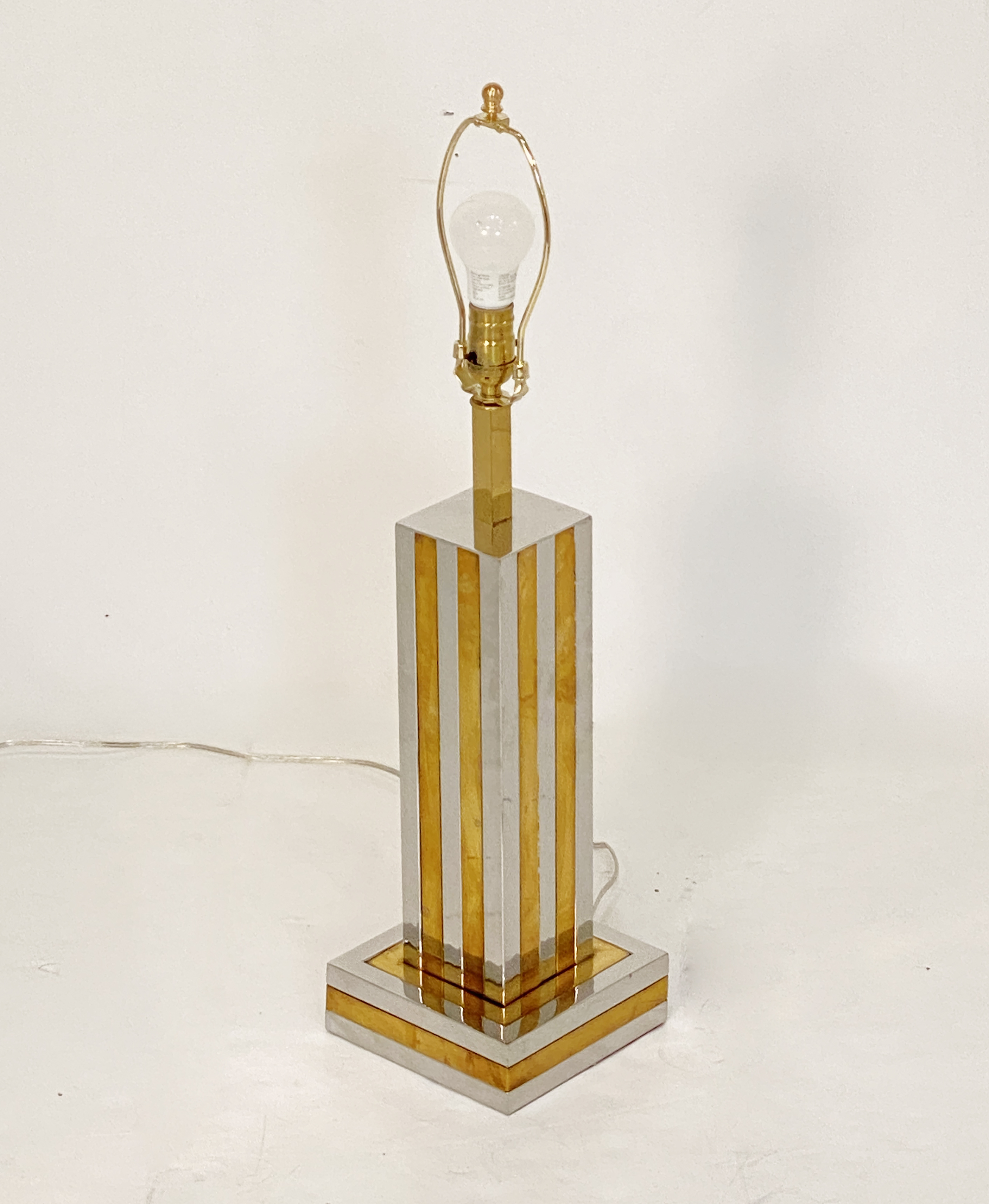 ee197_table_lamp_by_romeo_rega_32_1493421924