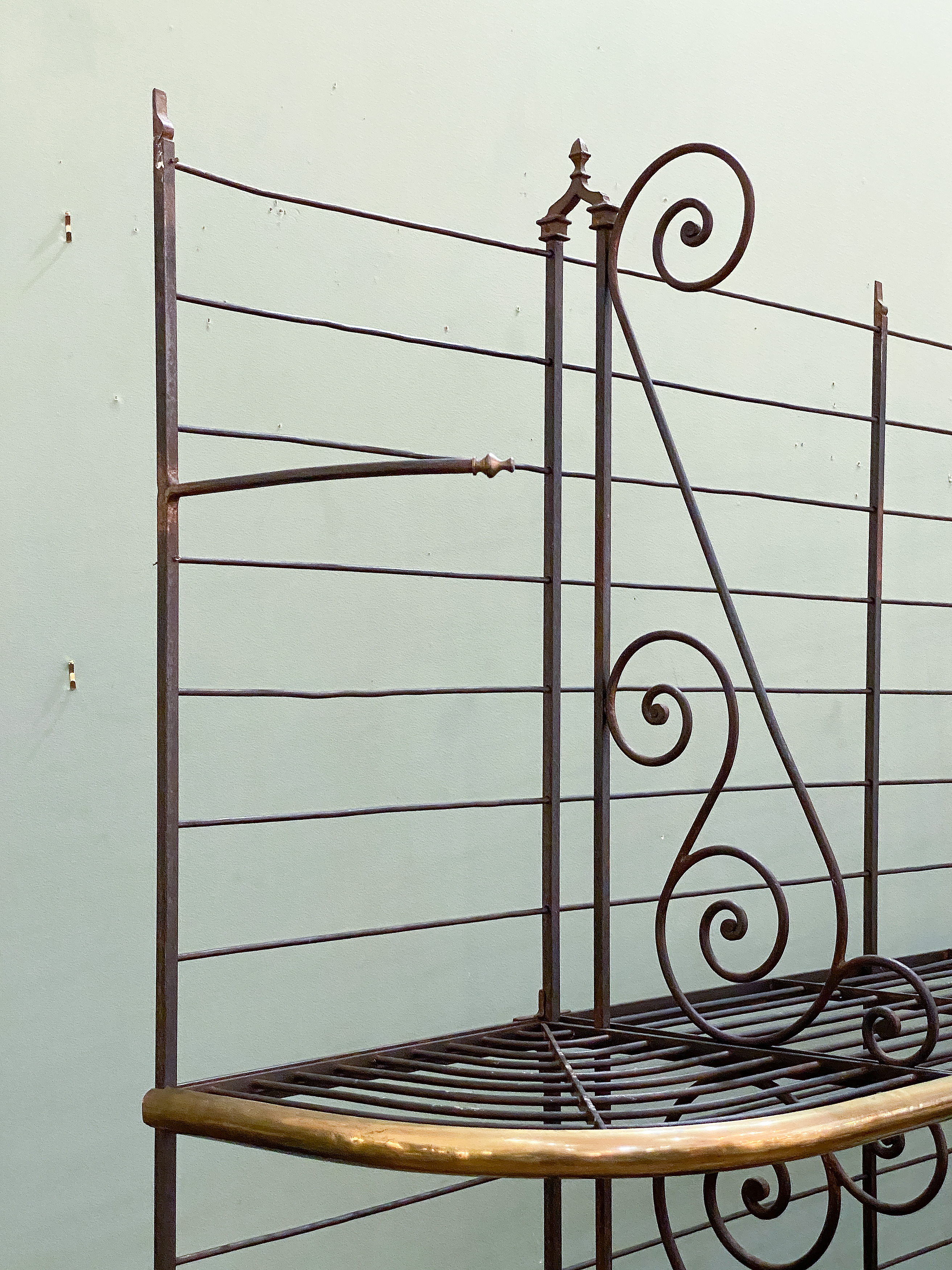 ee214_bakers_rack_68