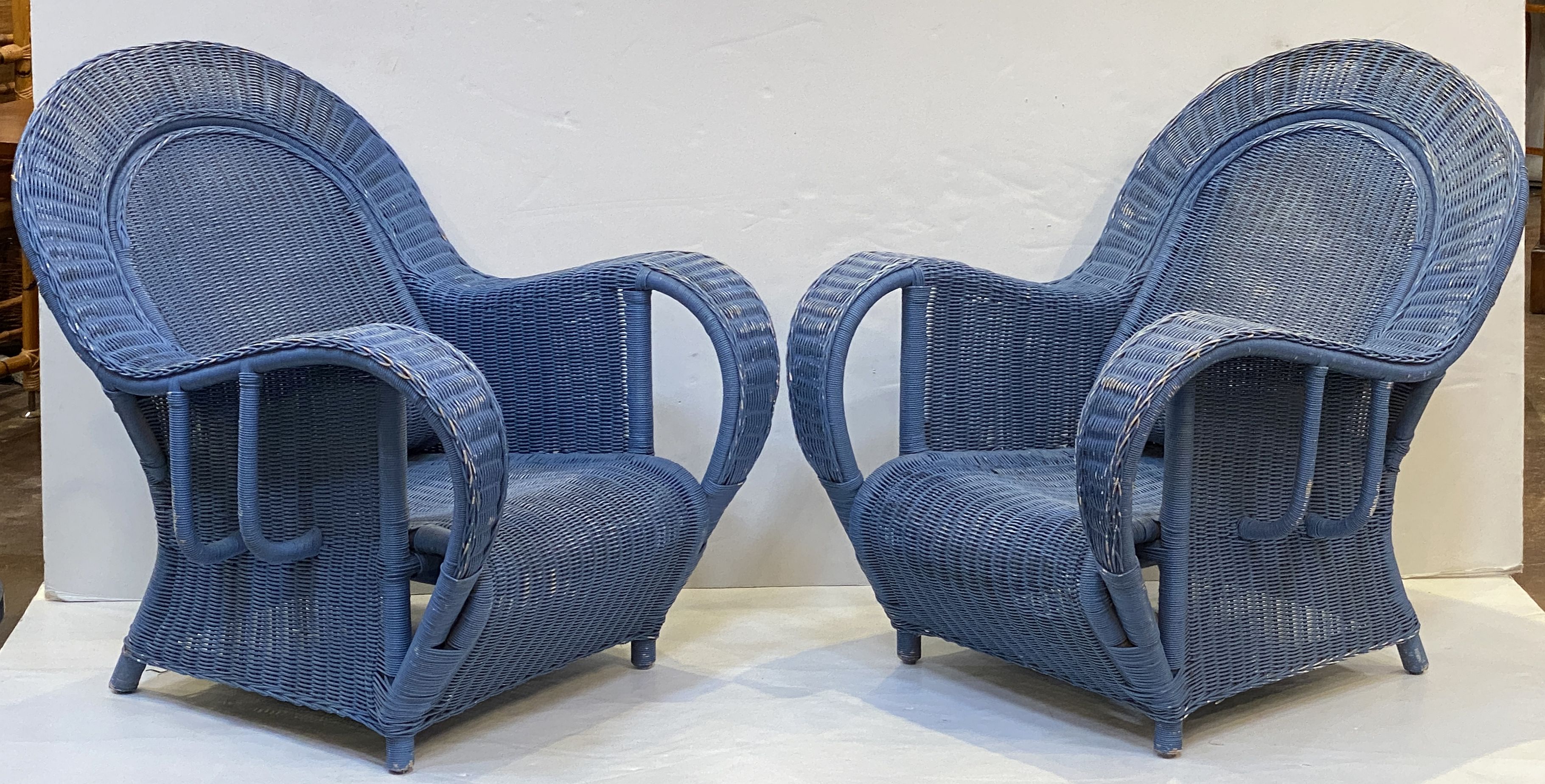 ee652_blue_chairs_france_main_293986524