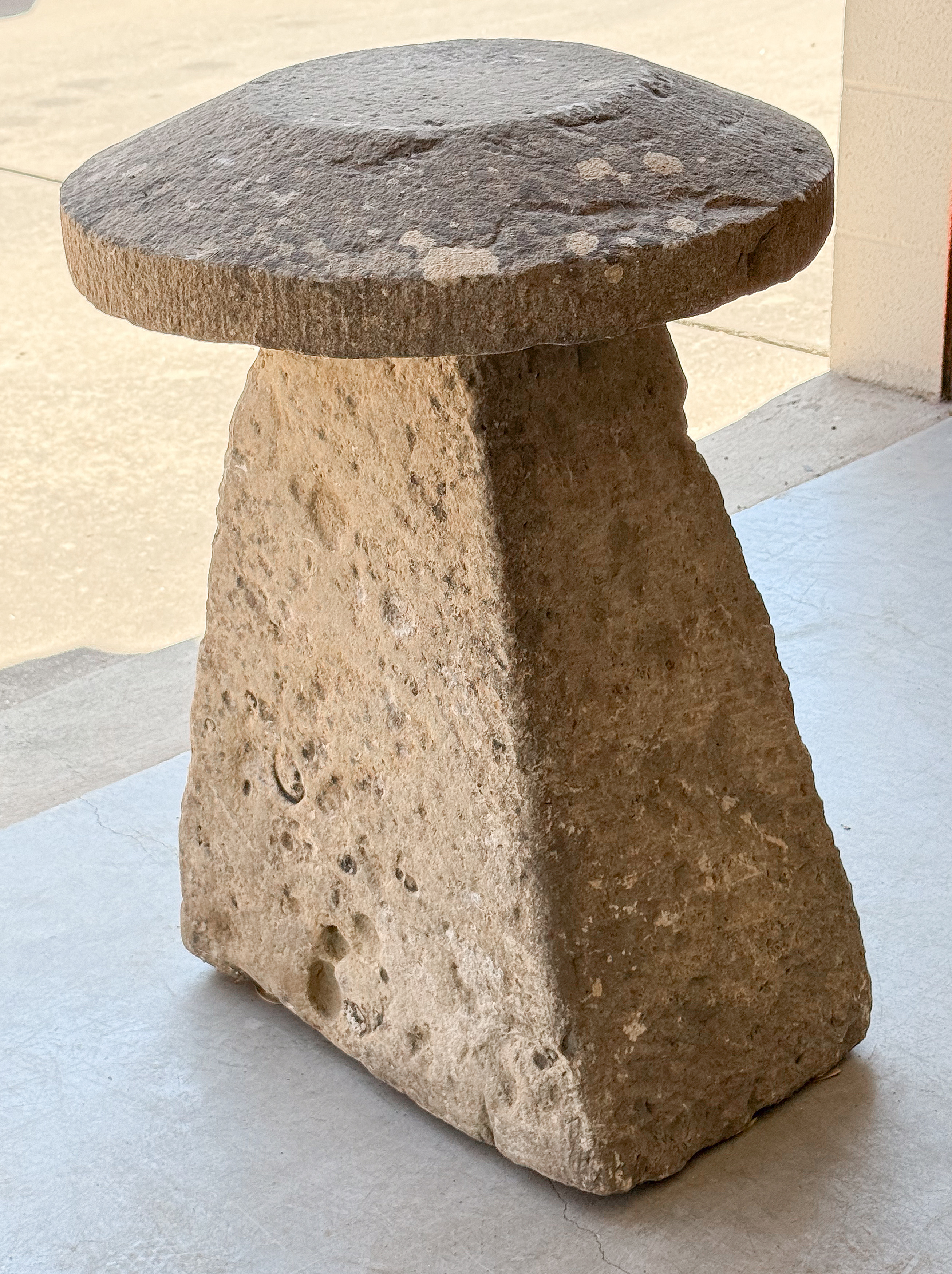 ee654_staddle_stone_b_007_832537310