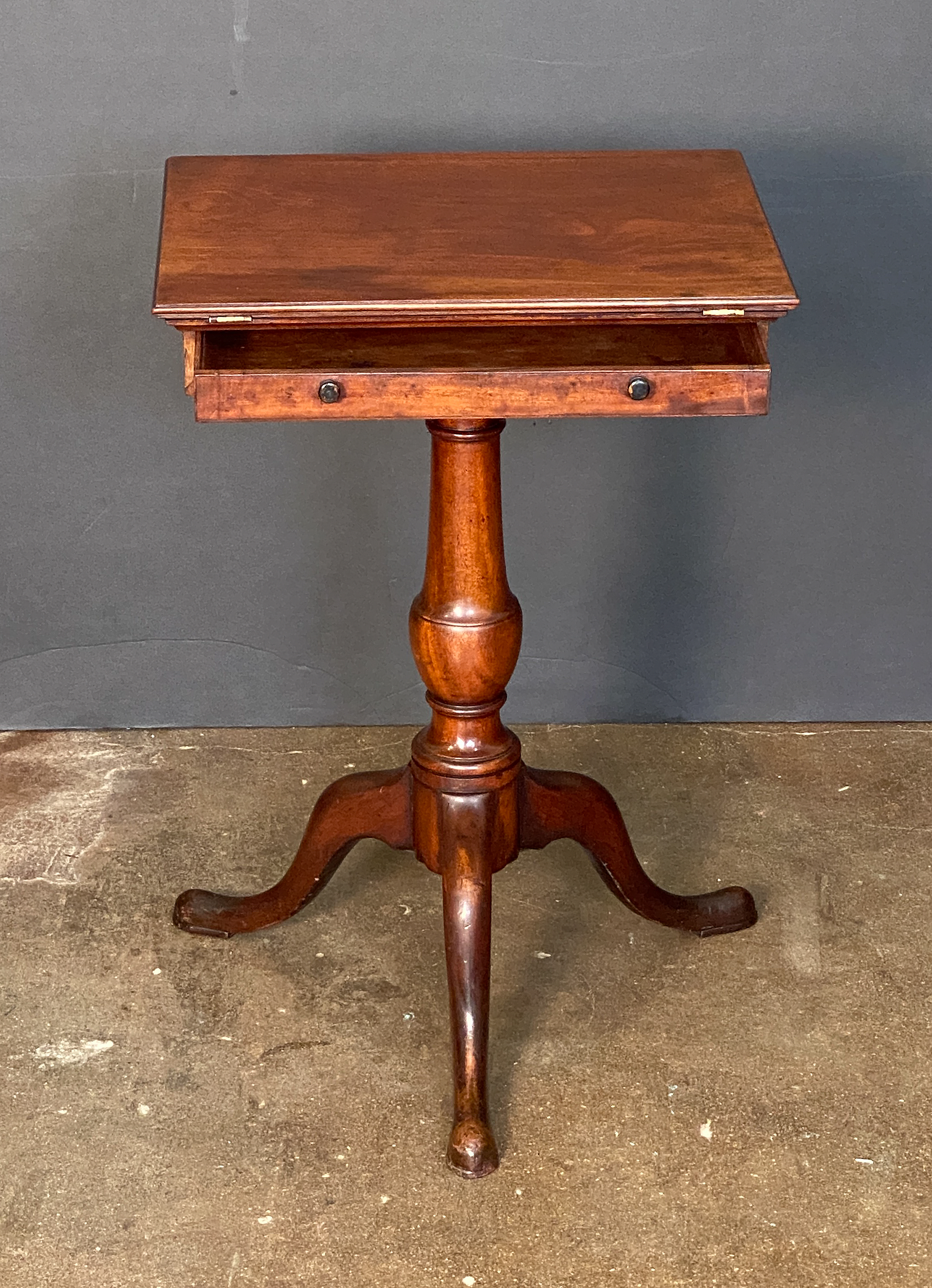 ee665_regency_writing_table_12