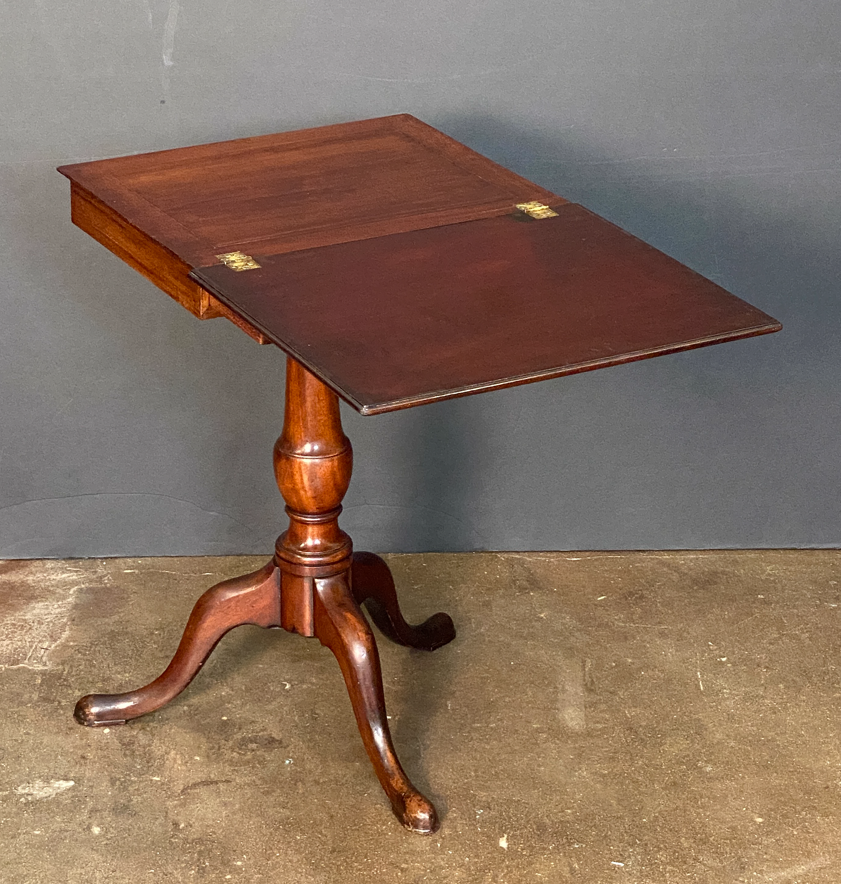 ee665_regency_writing_table_7