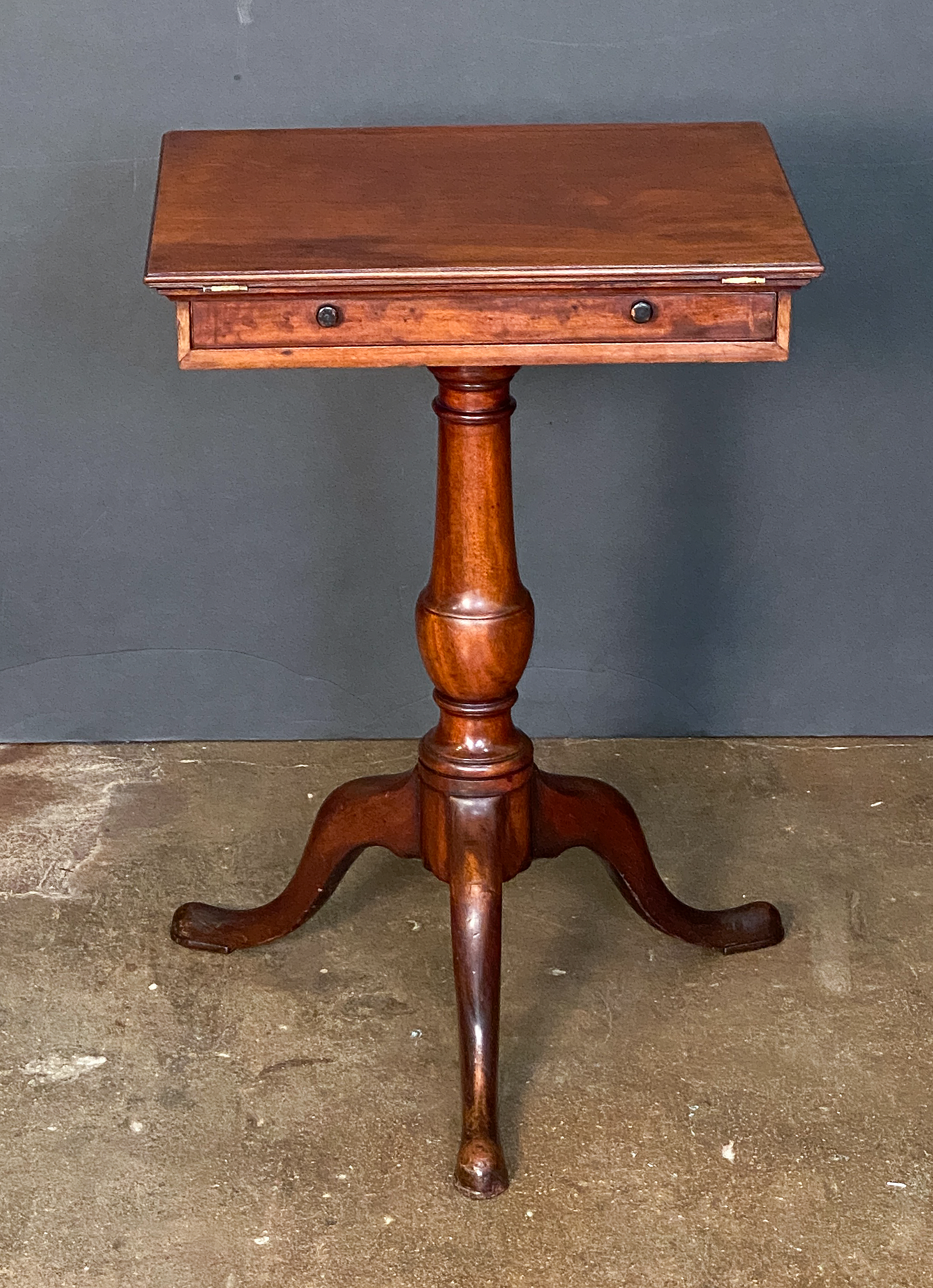ee665_regency_writing_table_9