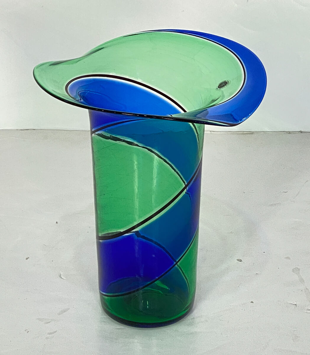 ee756_blue_green_vase_01_l_e_a_d
