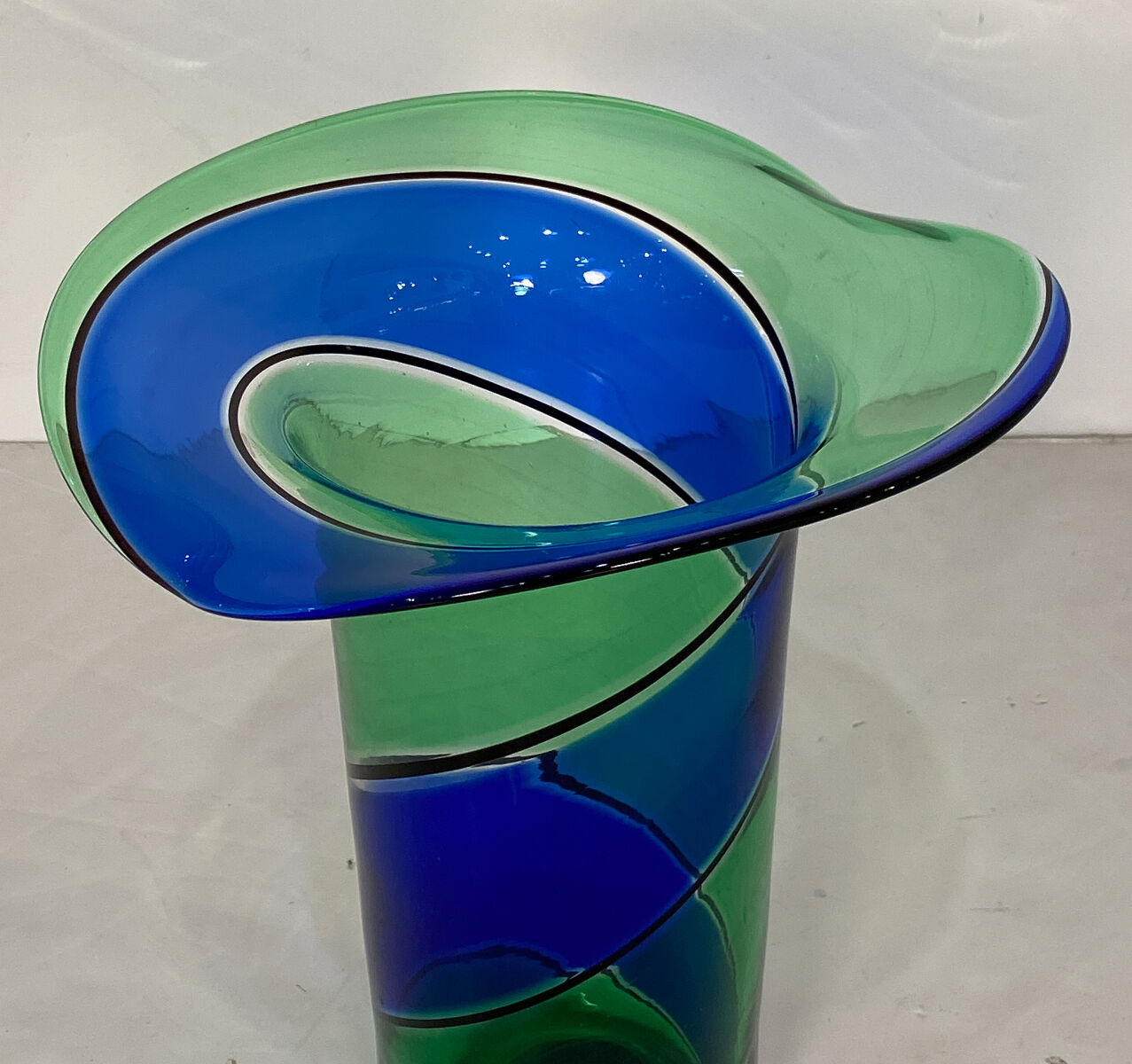 ee756_blue_green_vase_04