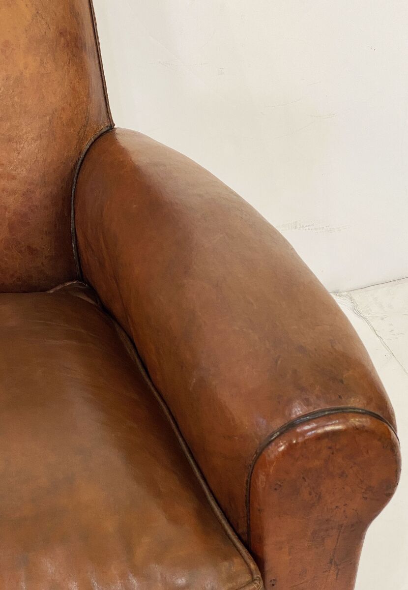 ff013_pair_of_club_chairs_24