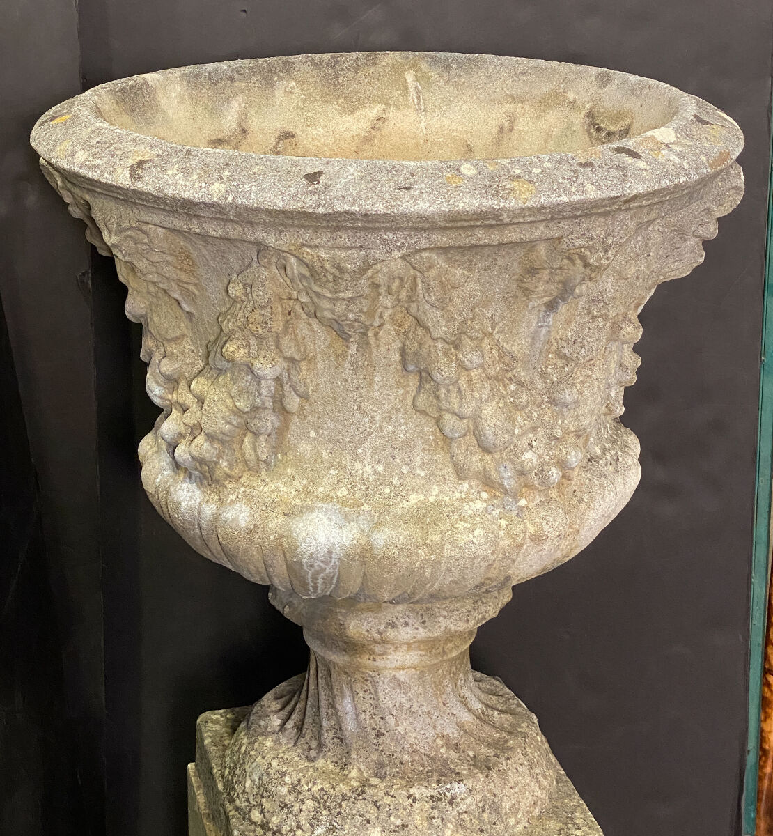 ff022_reconstituted_stone_campana_urn_on_pedestal__34
