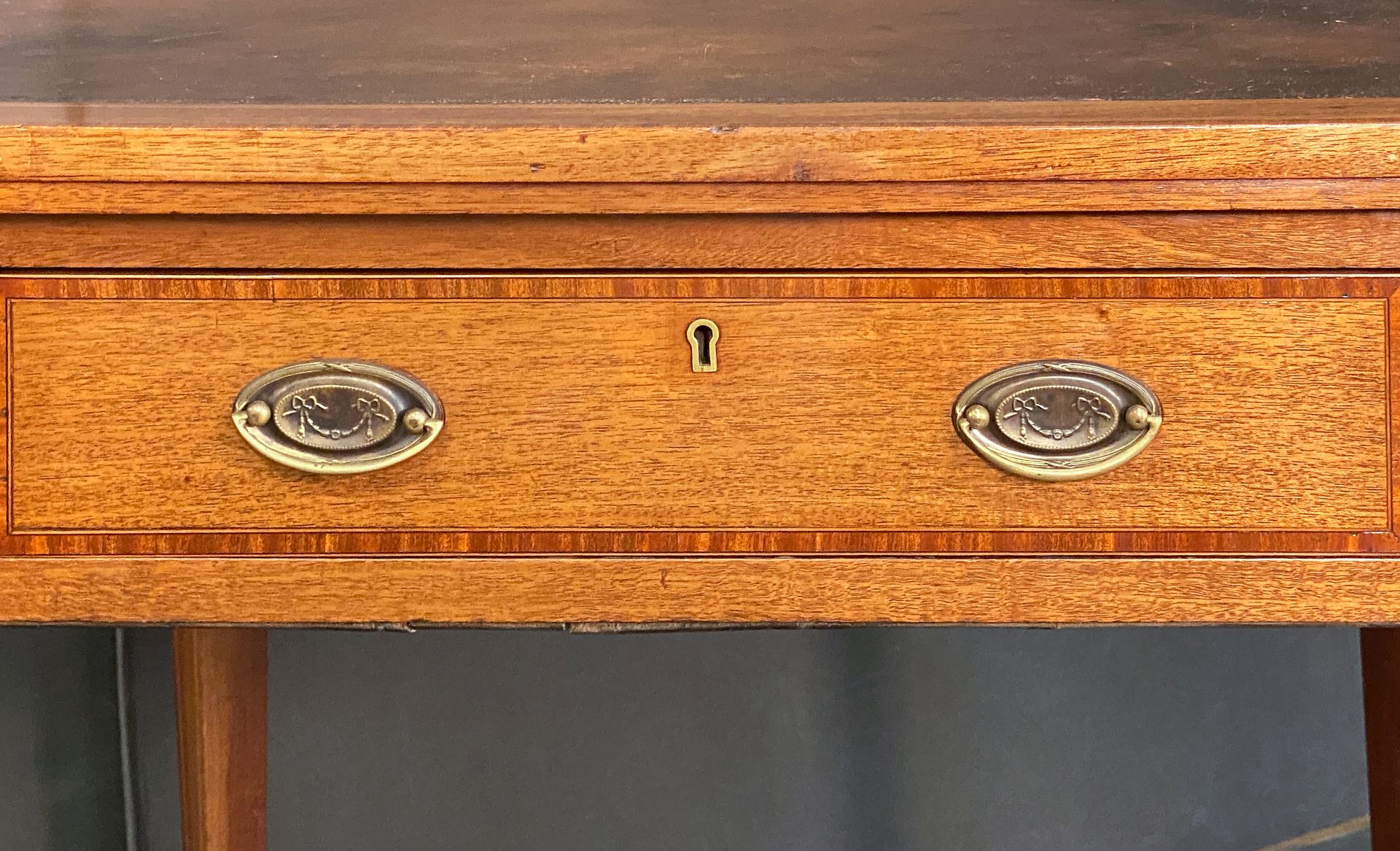 ff028_-_english_desk_with_leather_top_41