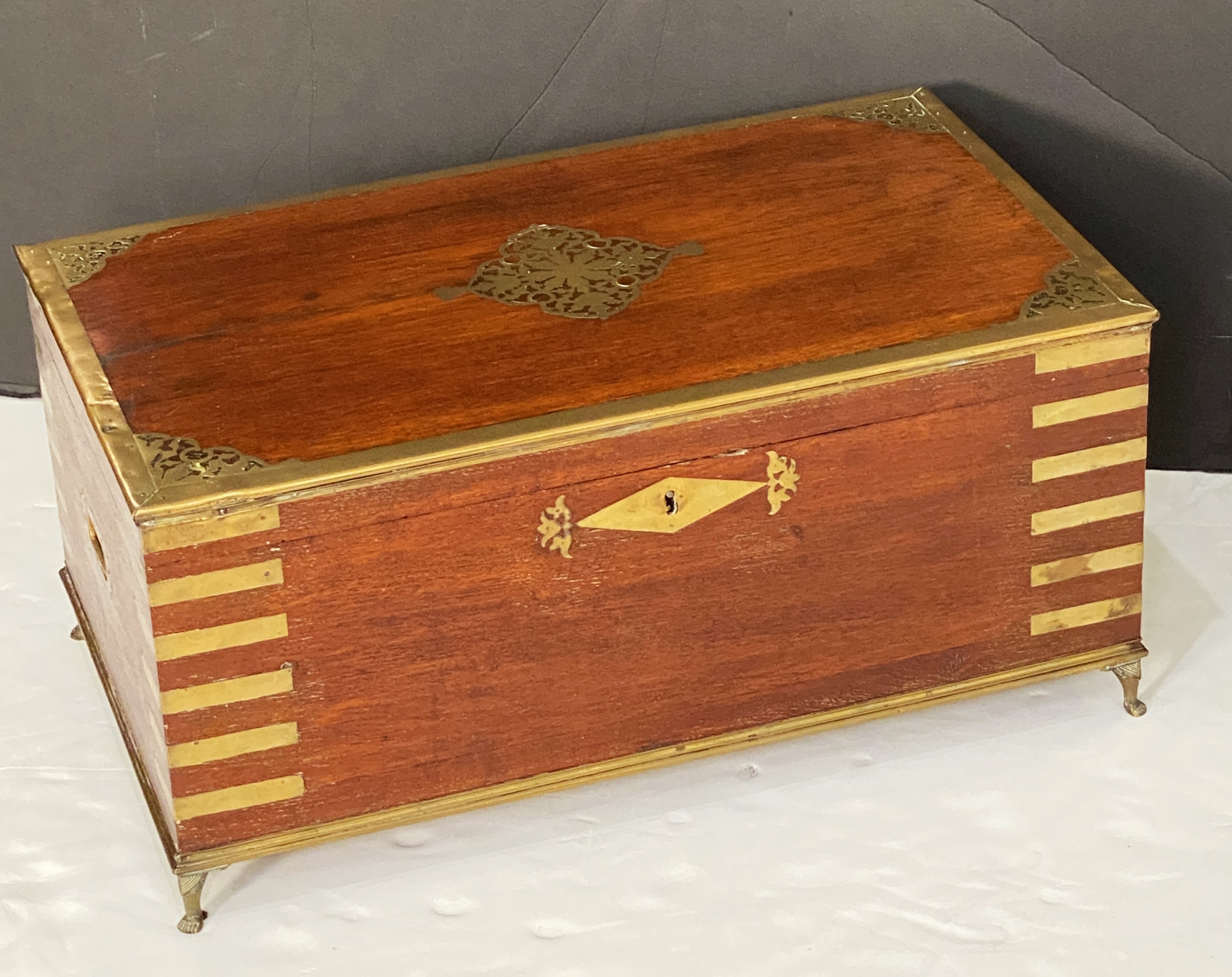 ff148_mahogany_campaige_trunk_16