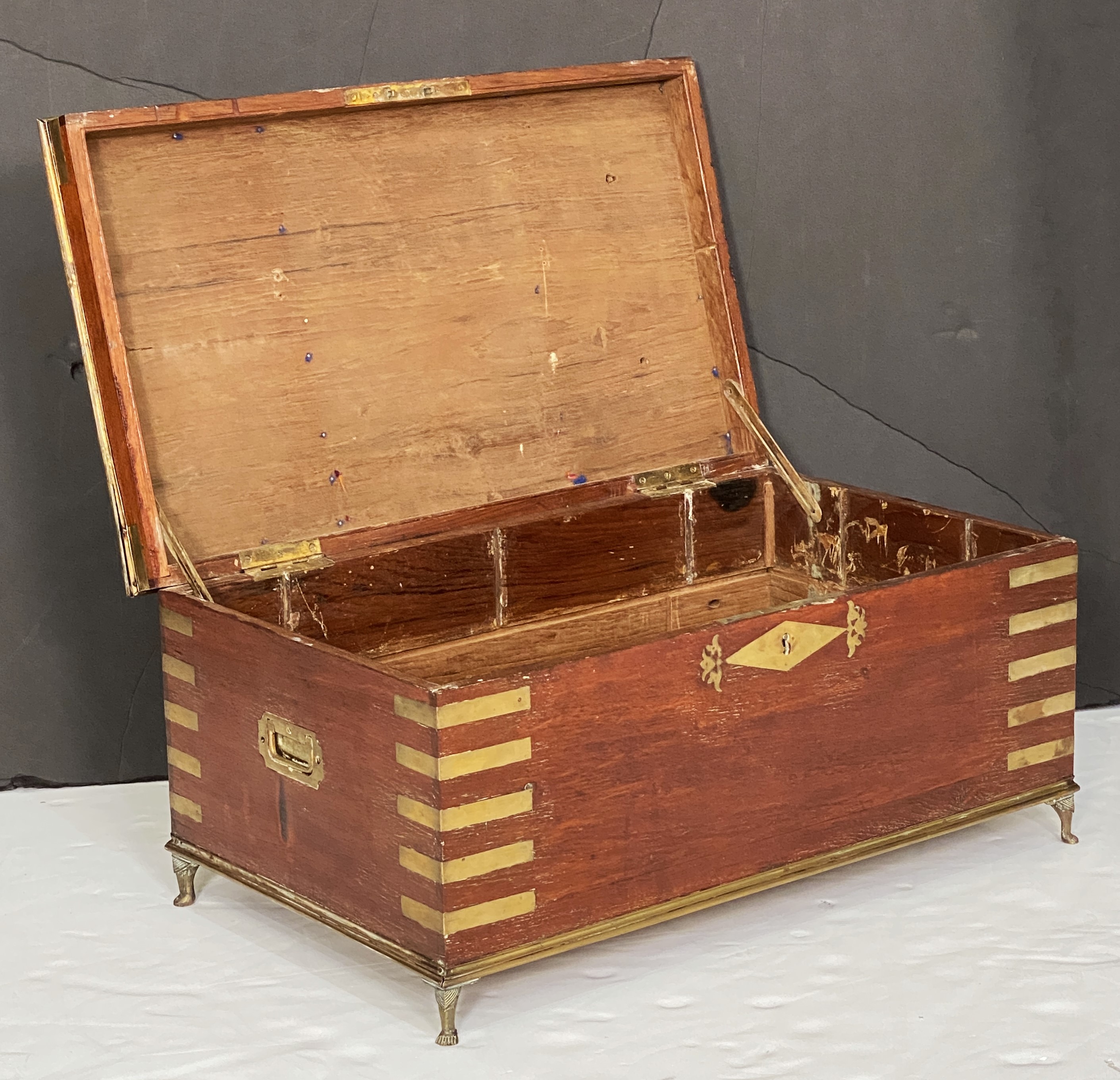 ff148_mahogany_campaige_trunk_18