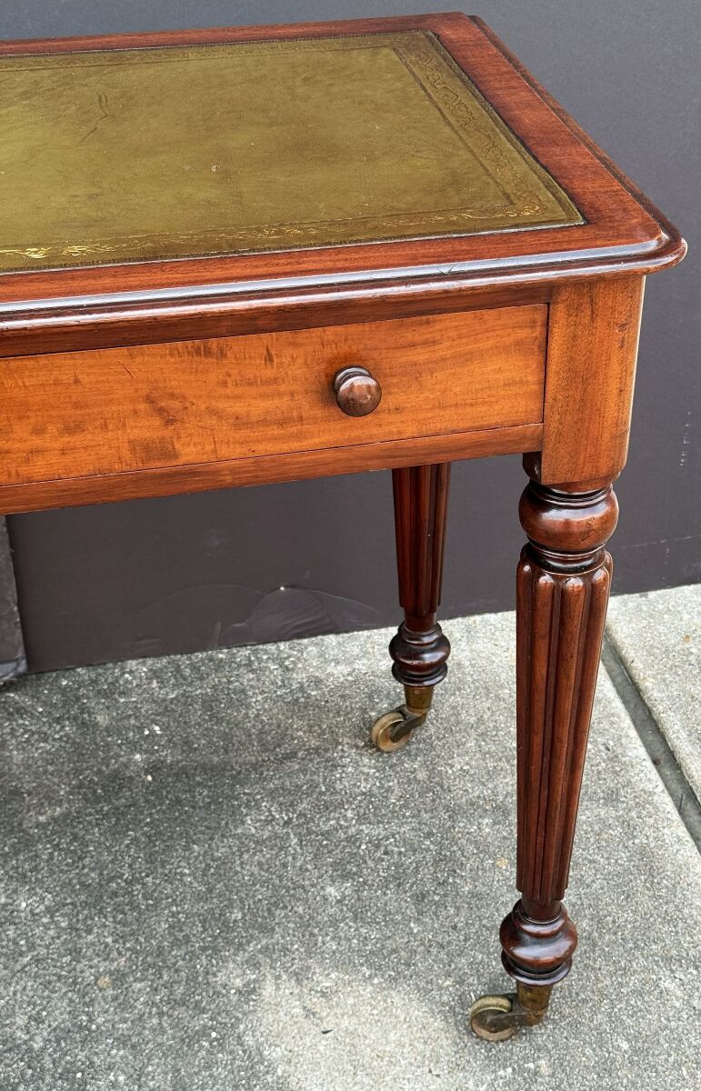 ff203_regency_writing_table_with_green_leather_top_13
