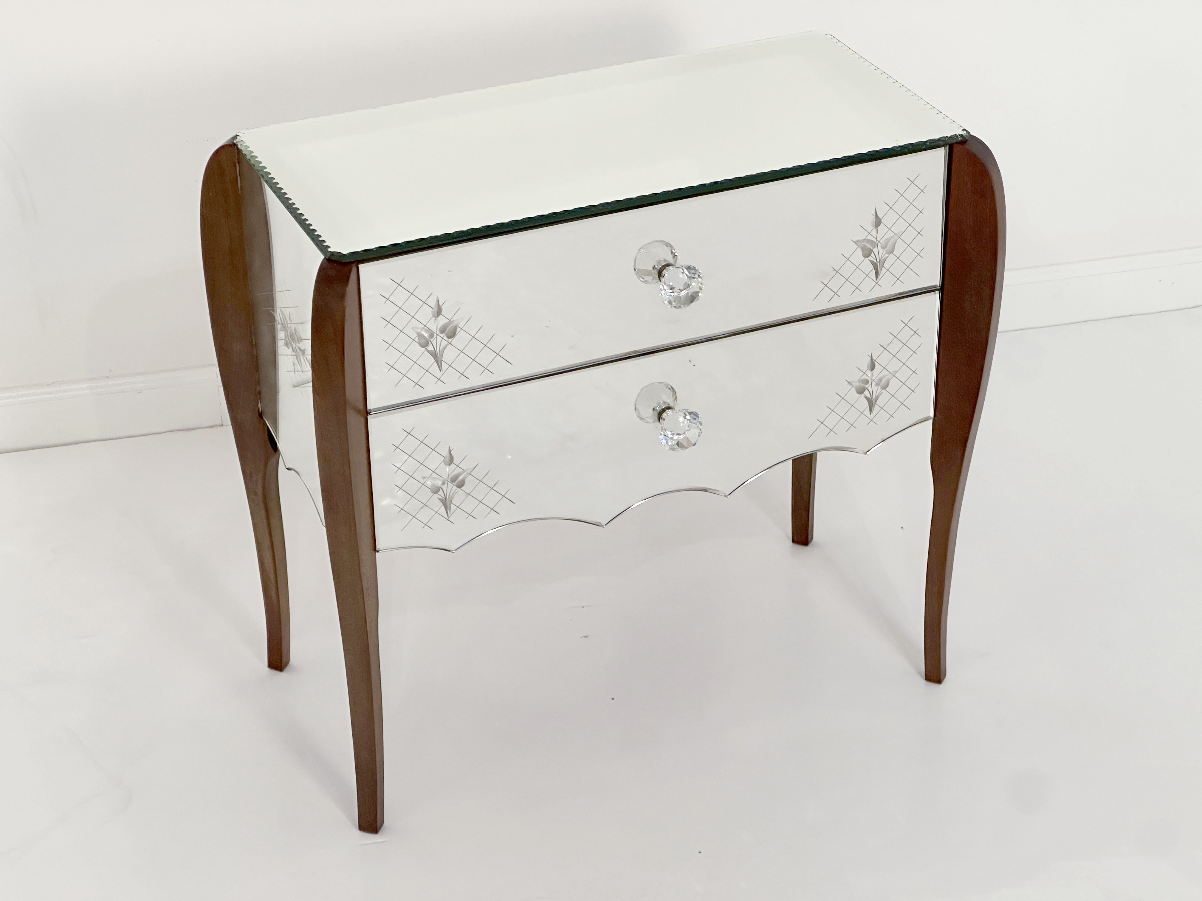 ff505_mirrored_cabinet_4