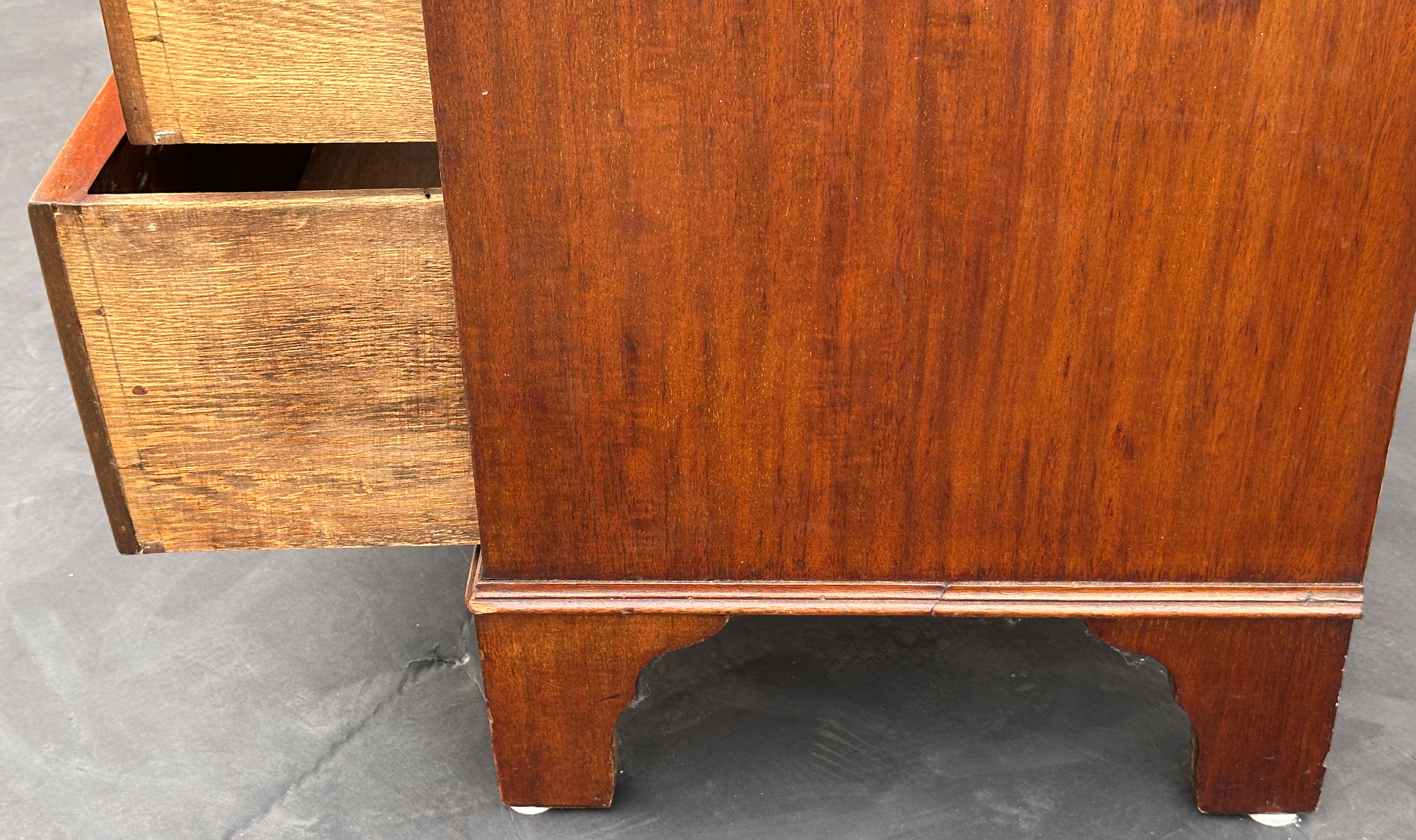 ff609_mahogany_bachelor_chest_3_drawers_9