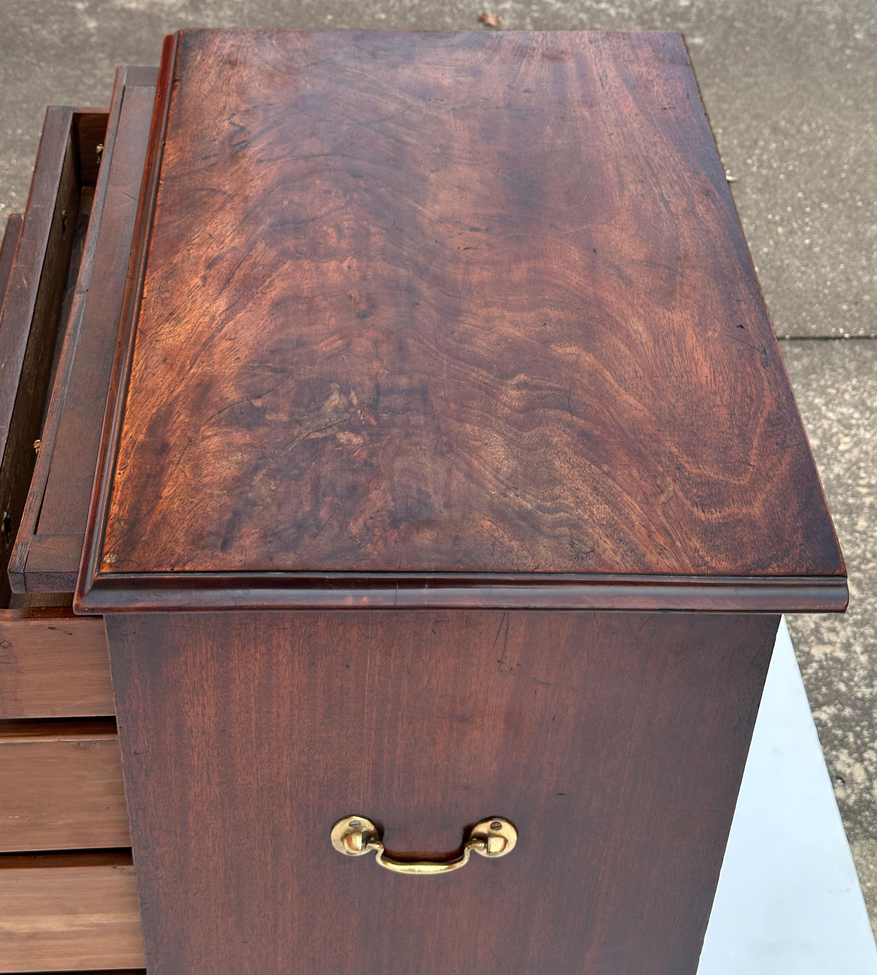 ff652_bachelors_chest_12