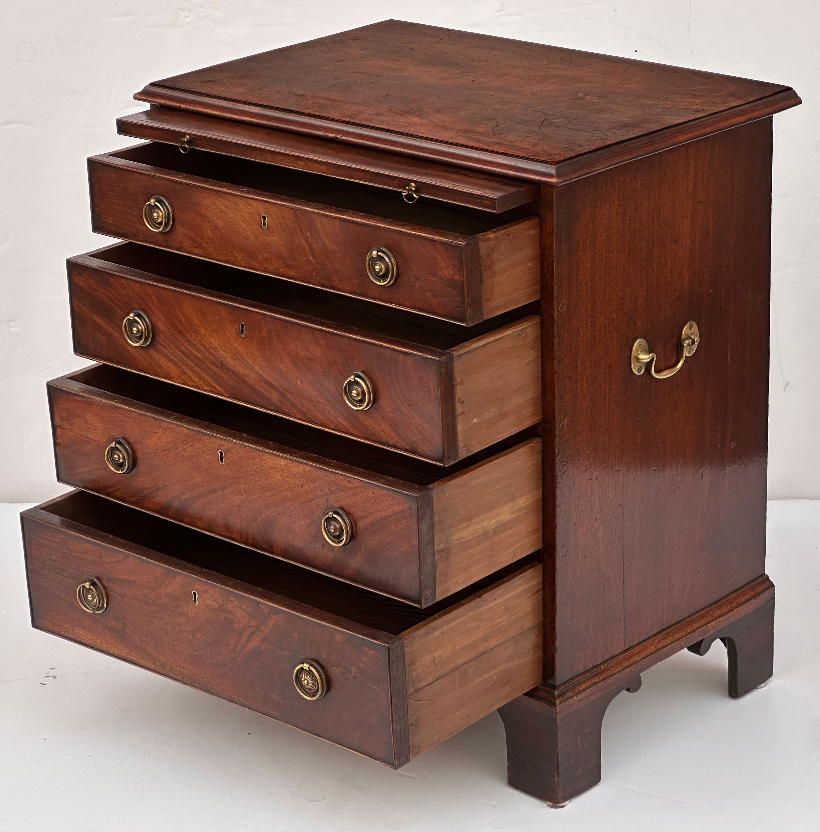 ff652_bachelors_chest_6