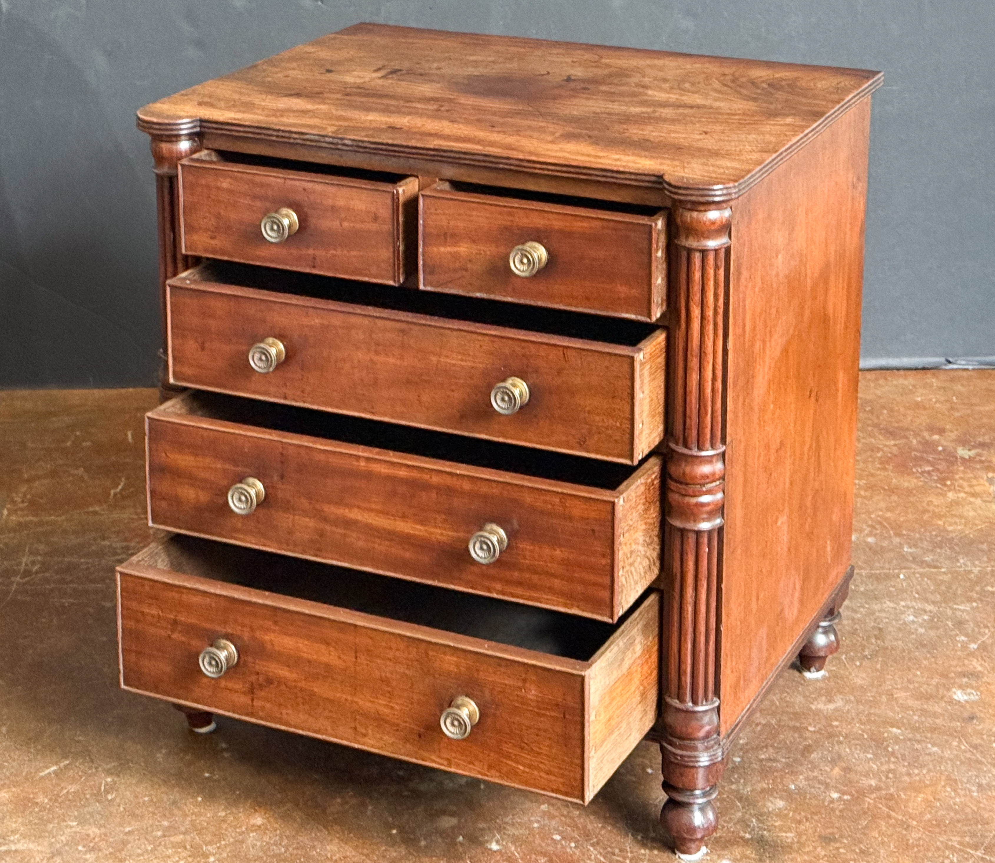 gg010_mahogany_commode_002