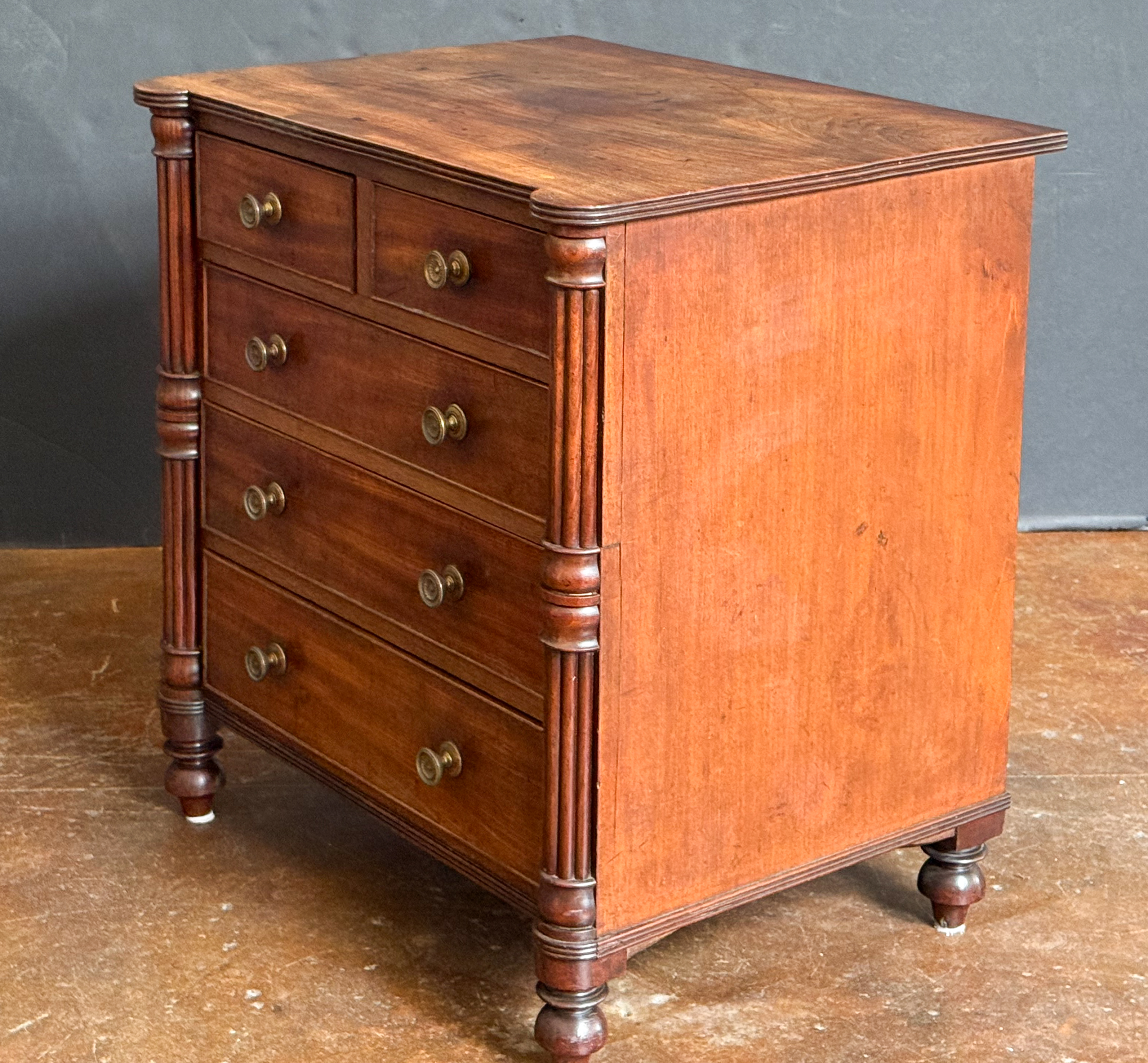 gg010_mahogany_commode_008