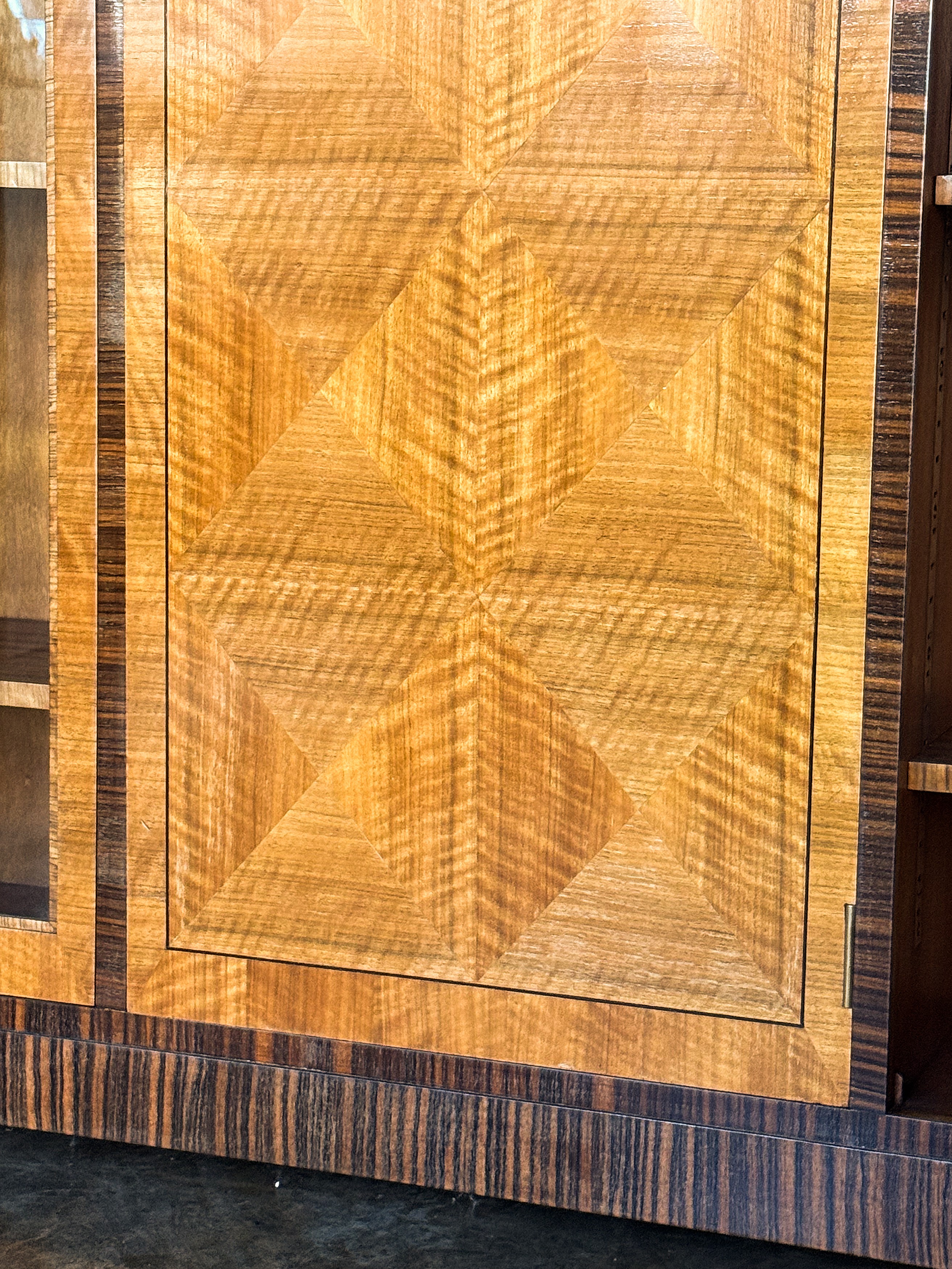 gg021_art_deco_walnut_cabinet_009